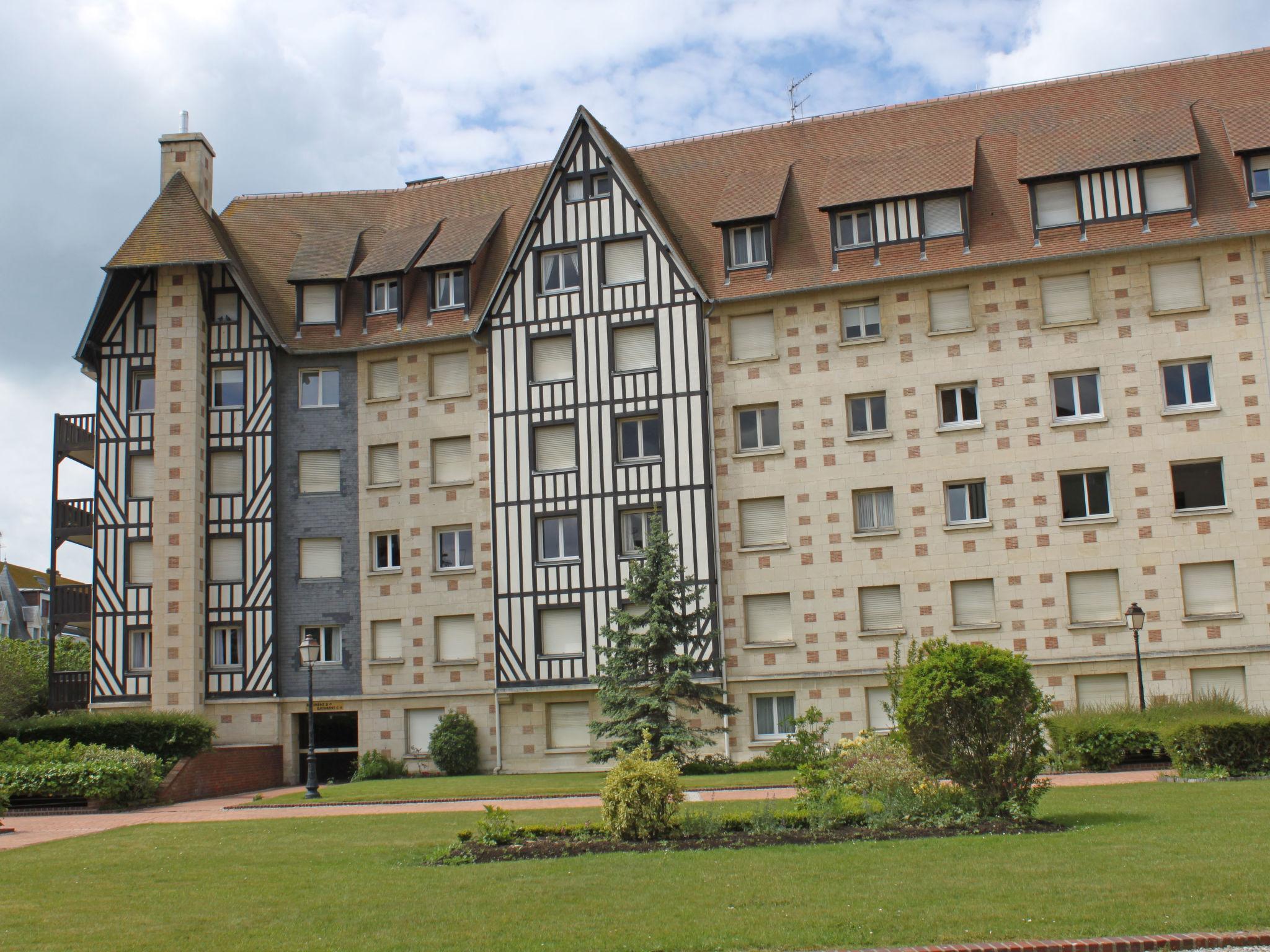 Photo 18 - 1 bedroom Apartment in Deauville with sea view