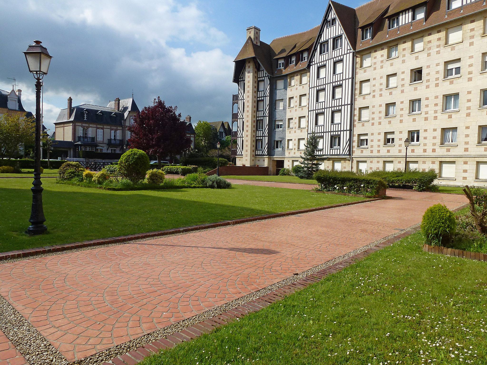 Foto 17 - Apartment mit 1 Schlafzimmer in Deauville mit blick aufs meer