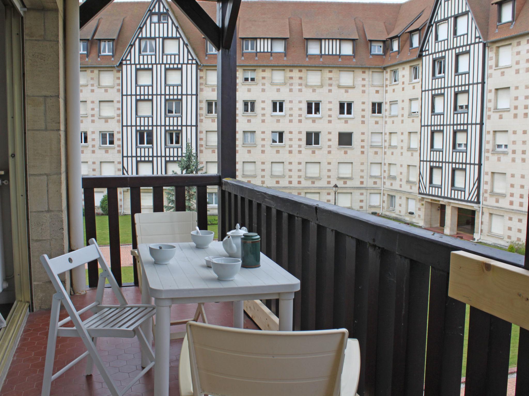 Photo 14 - 1 bedroom Apartment in Deauville with sea view