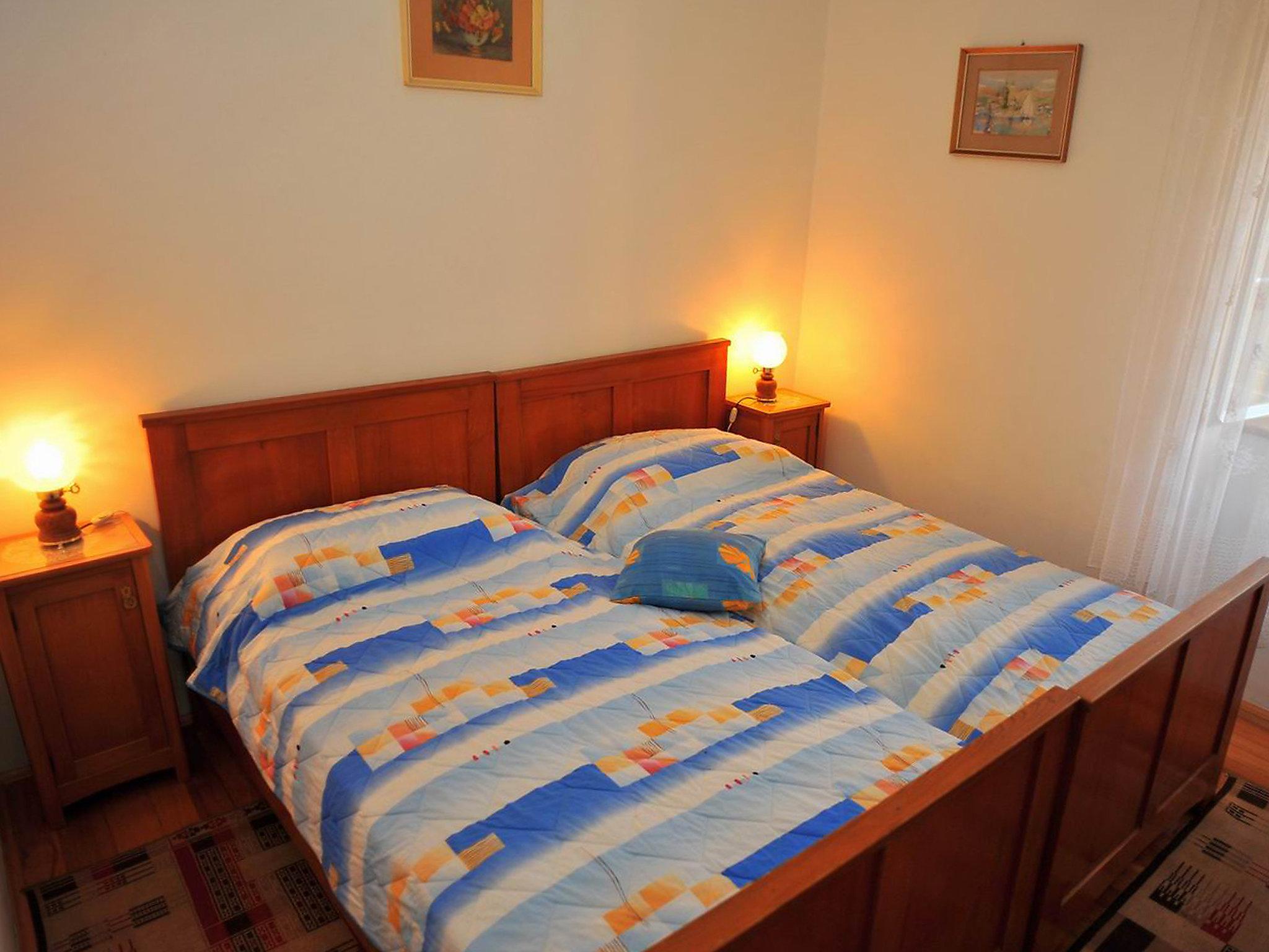 Foto 12 - Appartamento con 3 camere da letto a Sutivan con vista mare