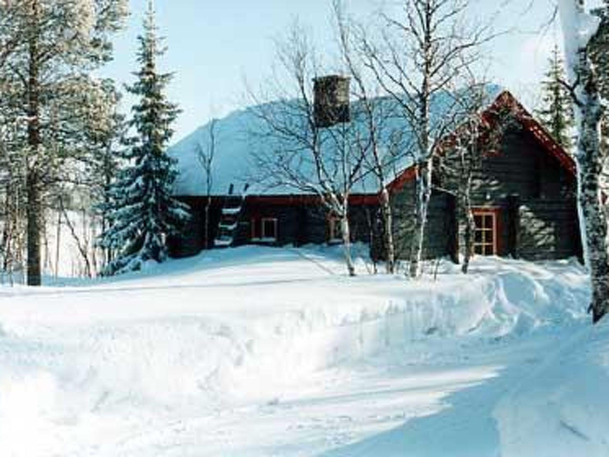 Foto 2 - Casa de 1 habitación en Kittilä con sauna y vistas a la montaña