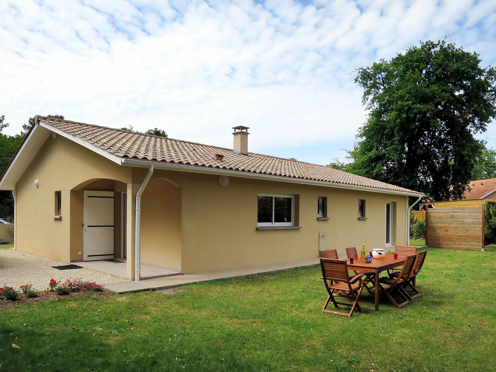 Foto 1 - Casa con 3 camere da letto a Soulac-sur-Mer con giardino e vista mare