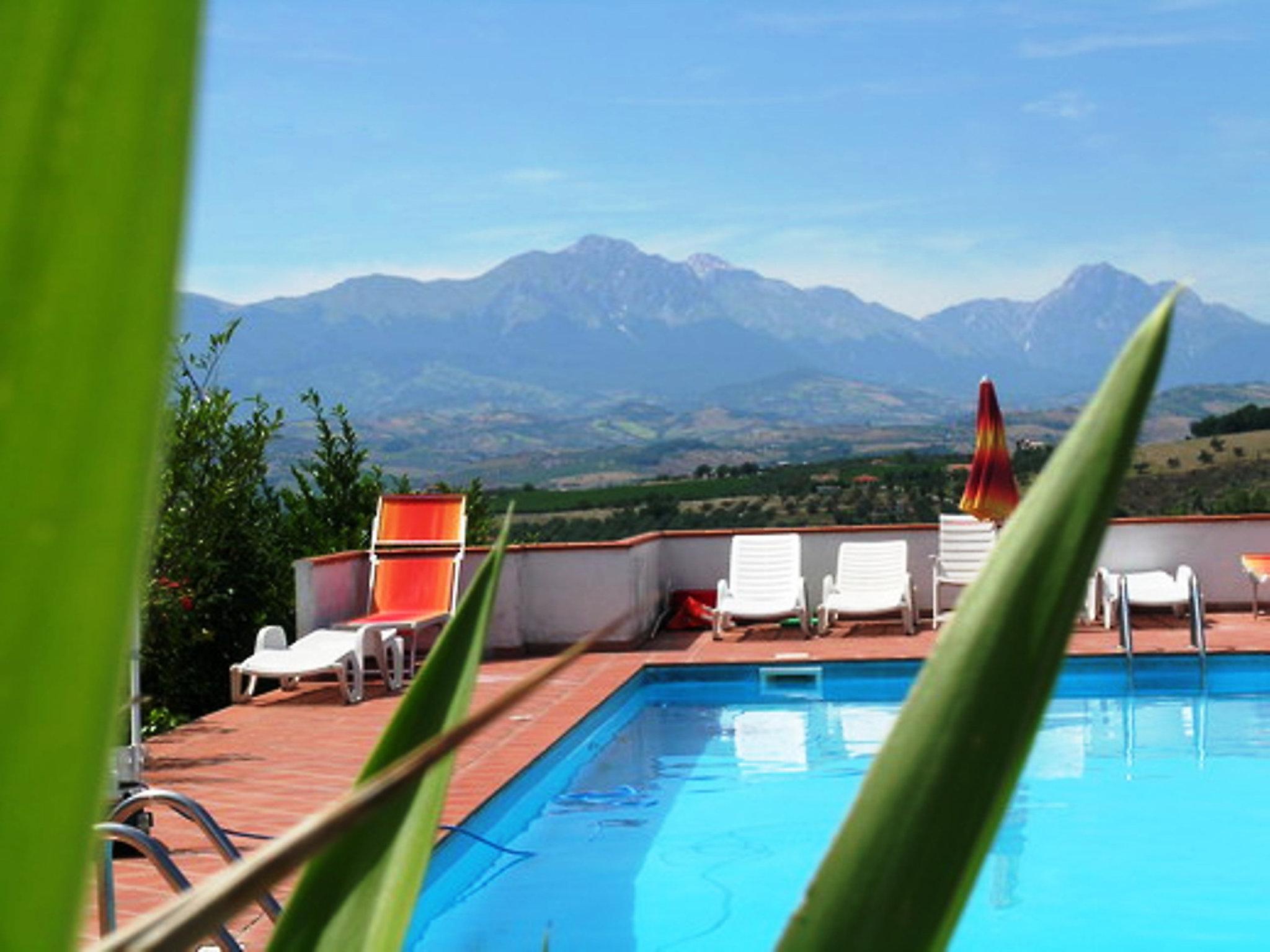 Foto 3 - Casa de 3 quartos em Città Sant'Angelo com piscina e vistas do mar