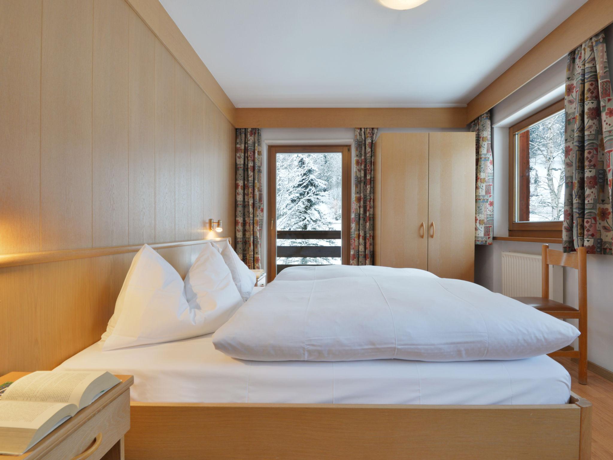 Foto 10 - Appartamento con 3 camere da letto a Mazzin con vista sulle montagne