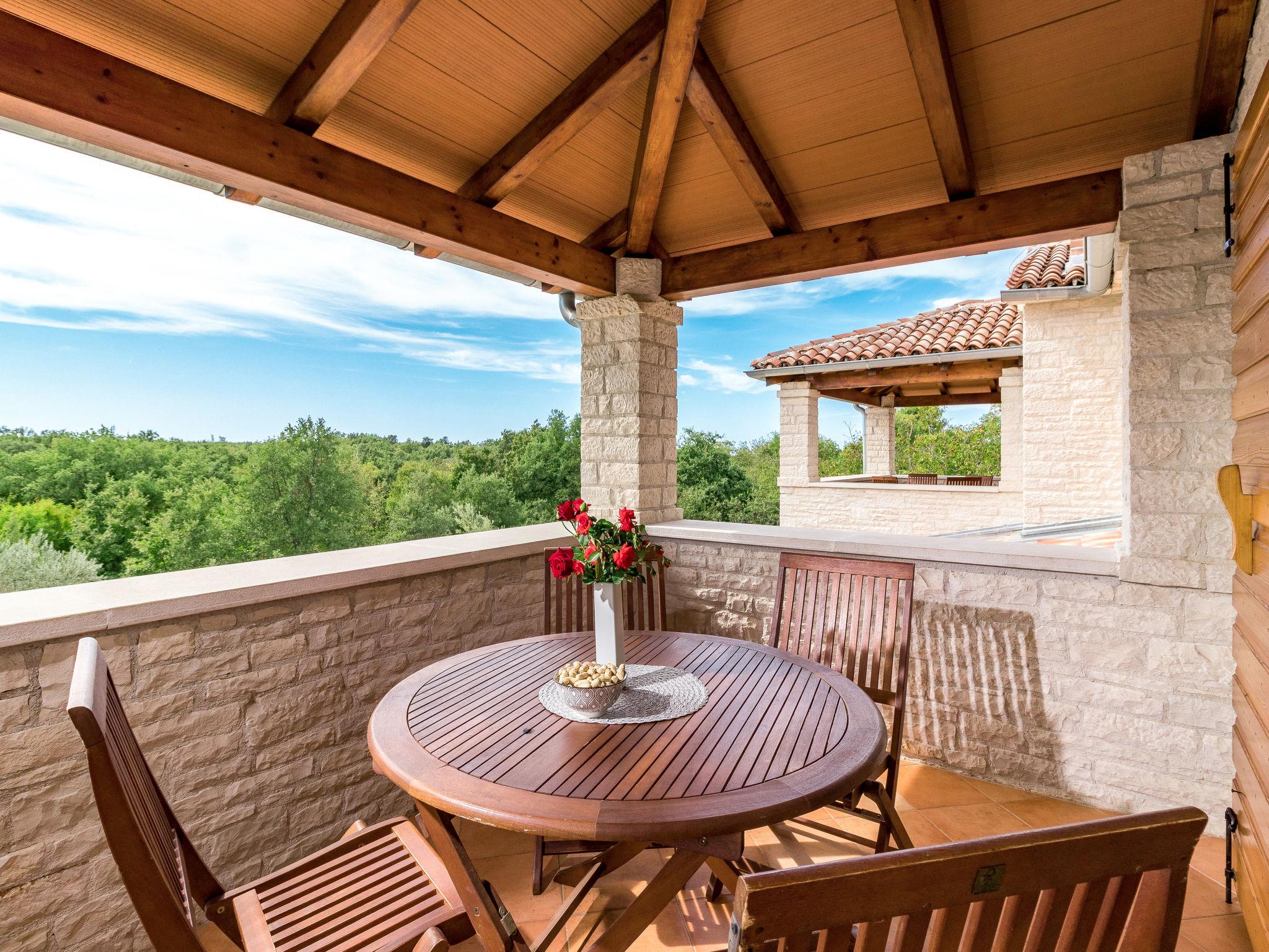 Foto 6 - Appartamento con 1 camera da letto a Poreč con piscina e vista mare