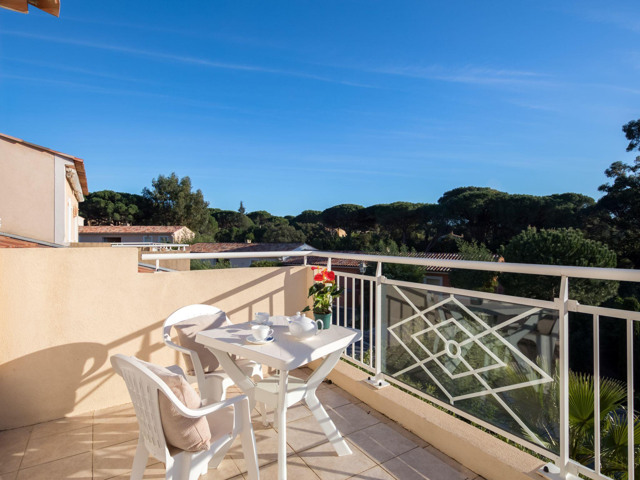 Foto 13 - Casa de 2 quartos em Sainte-Maxime com piscina e vistas do mar