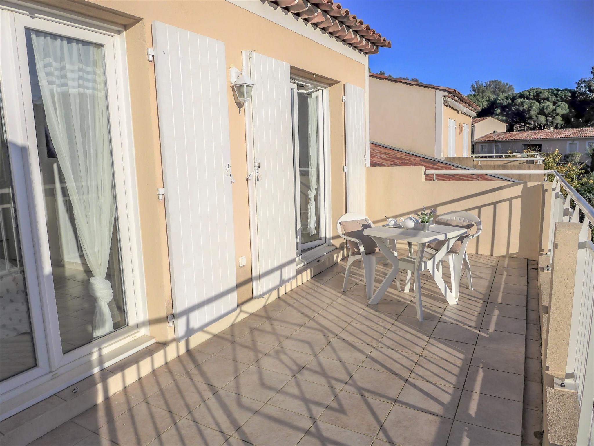 Photo 12 - 2 bedroom House in Sainte-Maxime with swimming pool and sea view