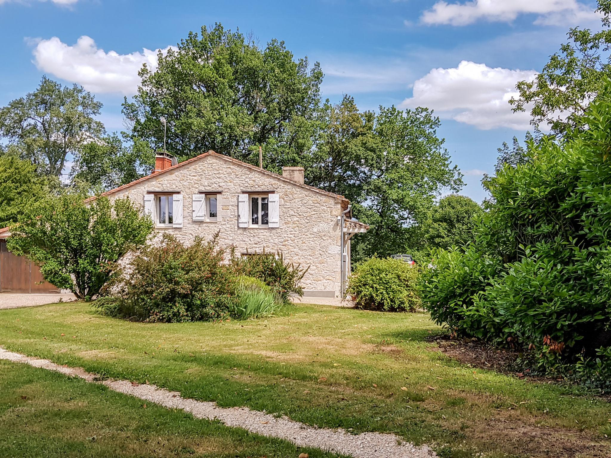 Foto 33 - Haus mit 6 Schlafzimmern in Bonneville-et-St-Avit-de-Fumadières mit privater pool und garten