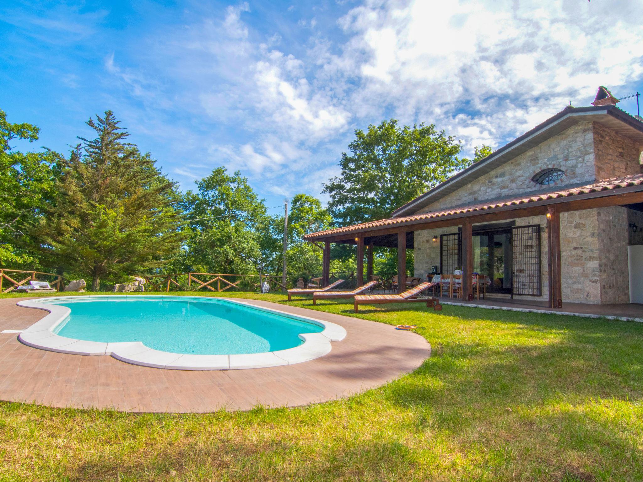 Foto 1 - Casa con 1 camera da letto a San Lupo con piscina privata e giardino