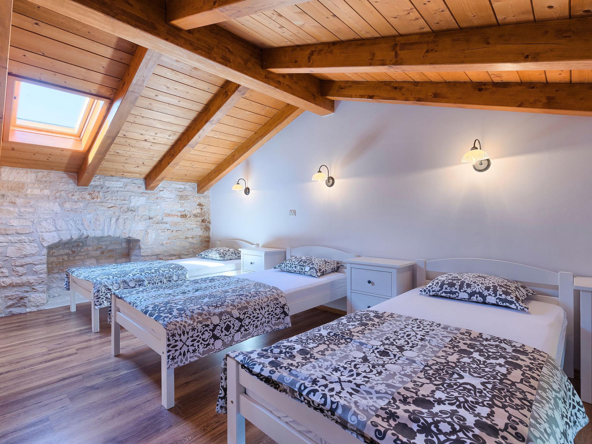 Foto 32 - Casa con 3 camere da letto a Žminj con piscina privata e vista mare