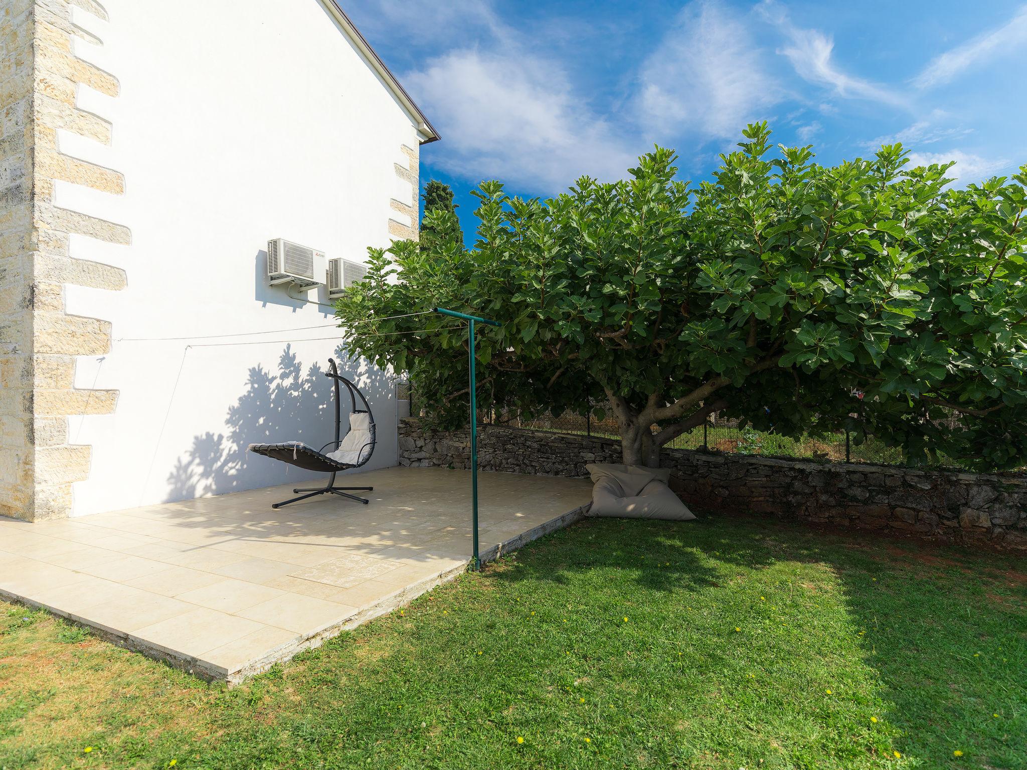 Photo 48 - Maison de 3 chambres à Žminj avec piscine privée et jardin