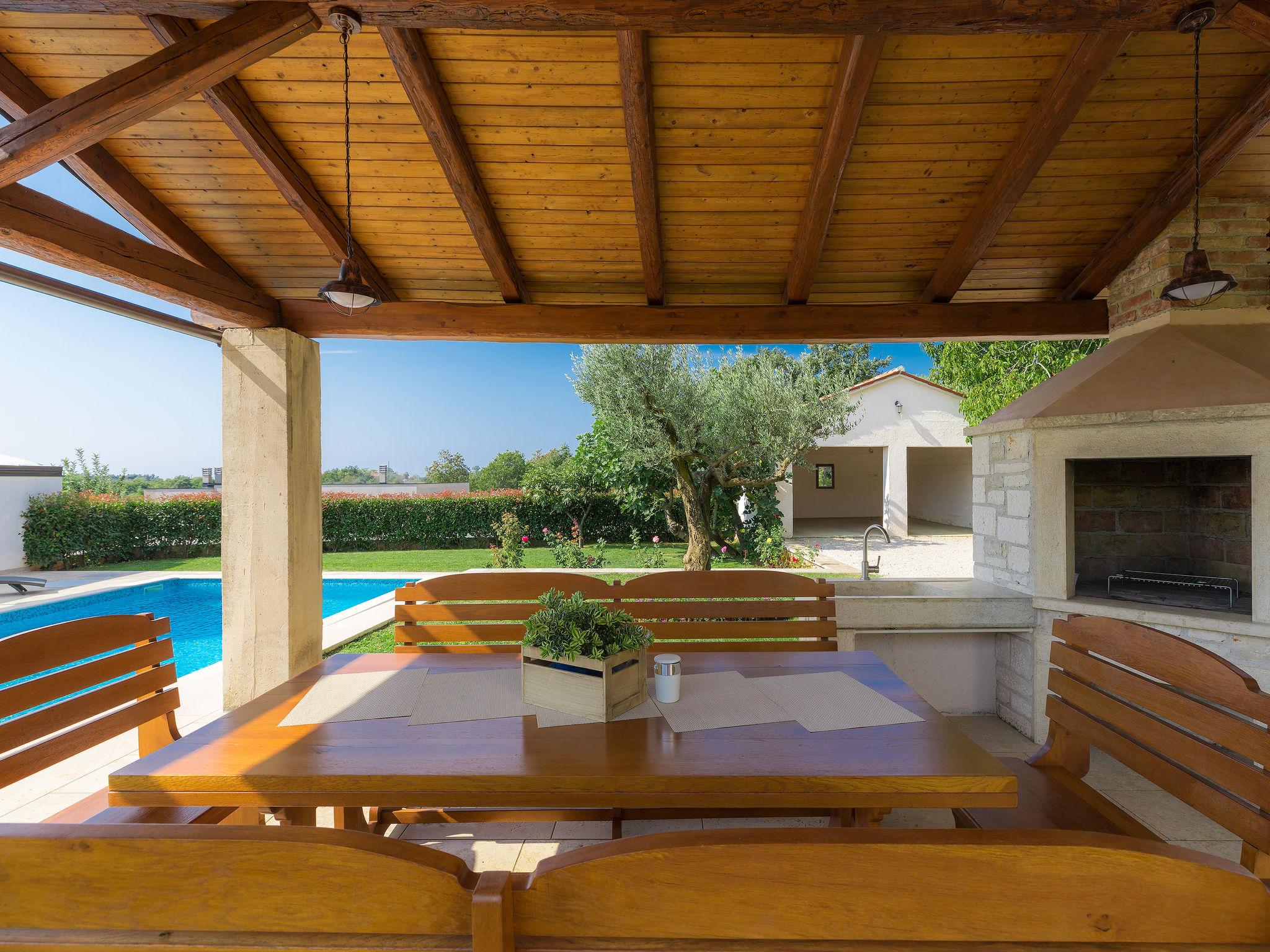 Photo 10 - Maison de 3 chambres à Žminj avec piscine privée et jardin