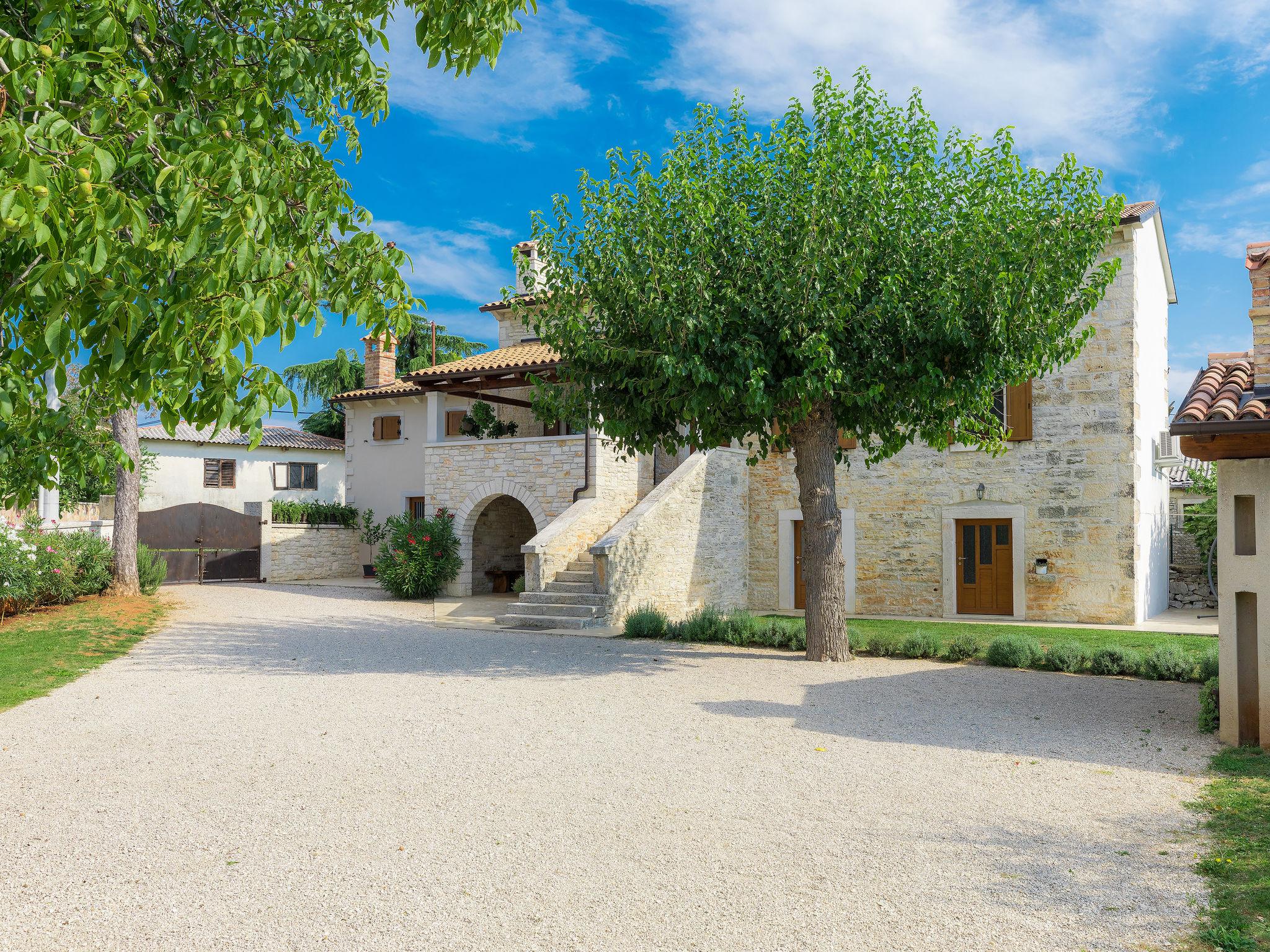 Foto 43 - Casa de 3 quartos em Žminj com piscina privada e vistas do mar