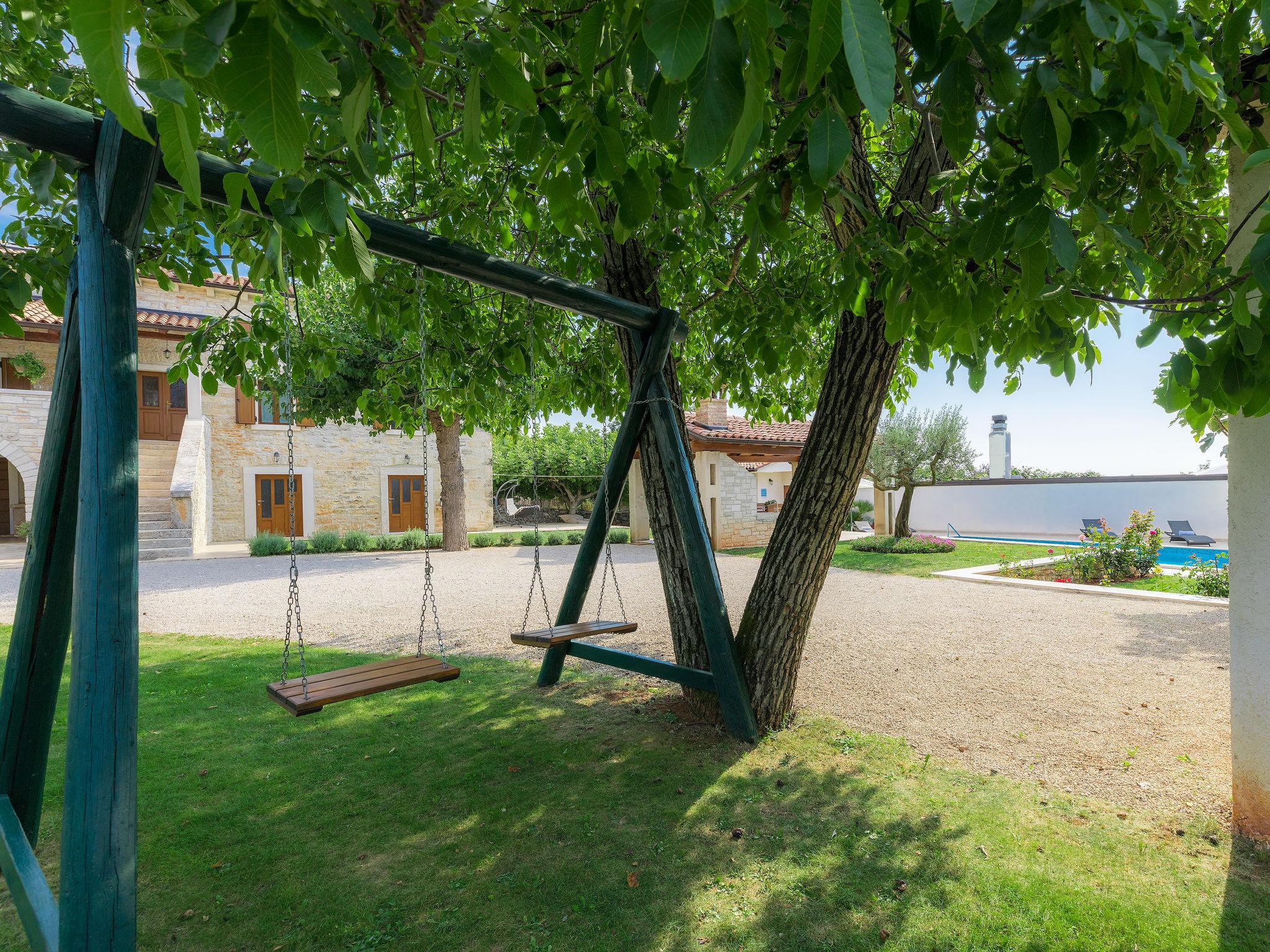 Photo 45 - Maison de 3 chambres à Žminj avec piscine privée et vues à la mer