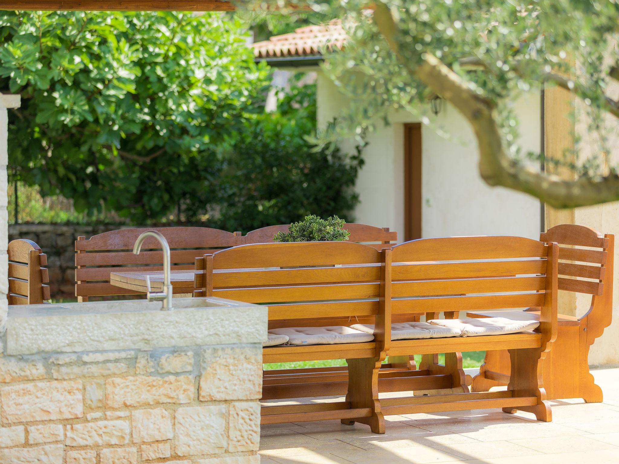 Photo 49 - Maison de 3 chambres à Žminj avec piscine privée et jardin