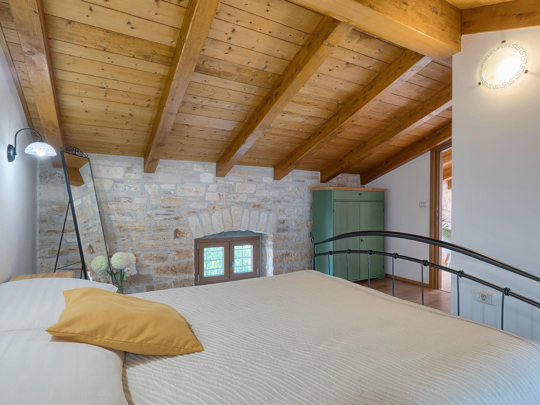 Foto 25 - Casa con 3 camere da letto a Žminj con piscina privata e vista mare