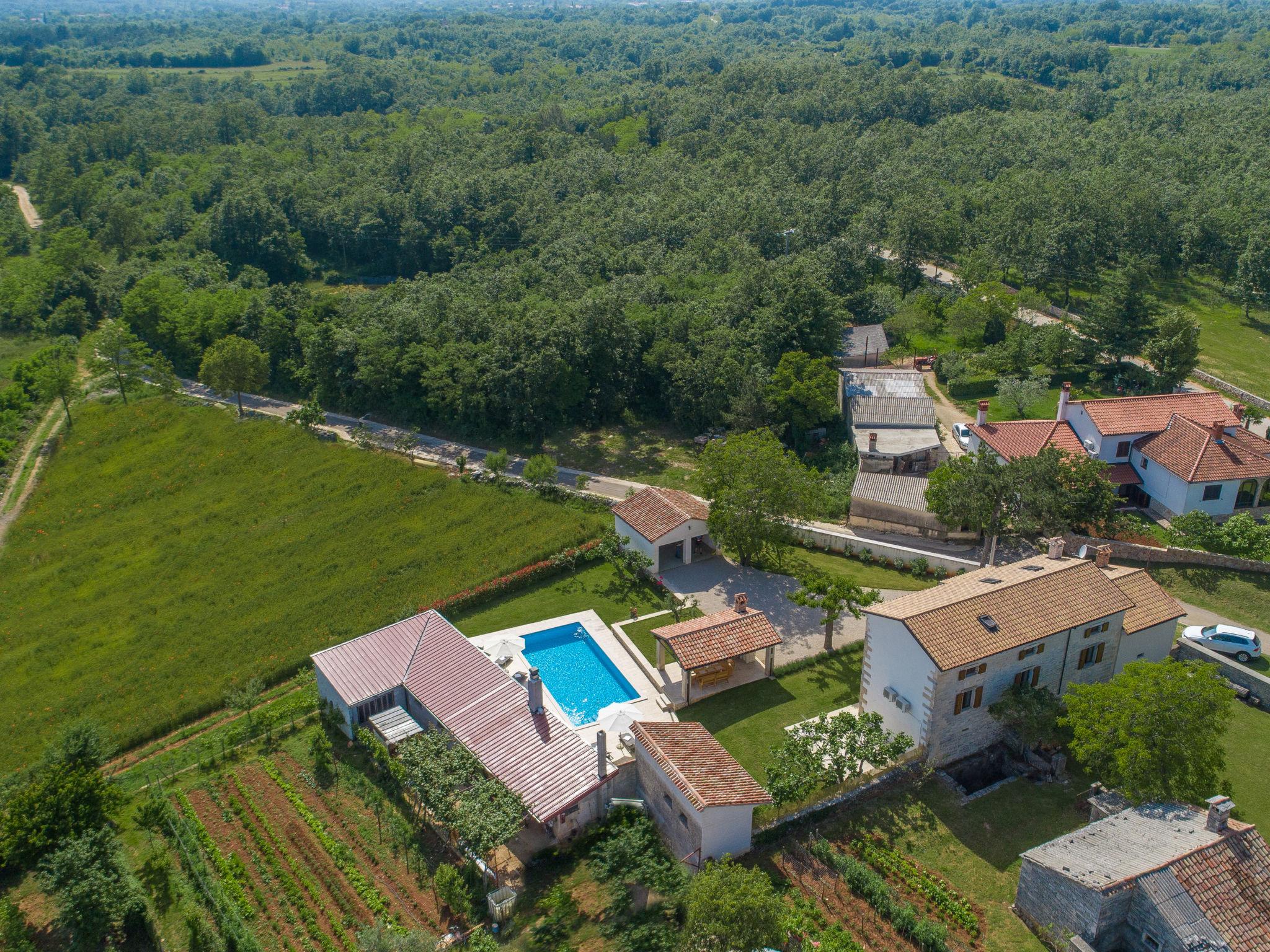 Foto 47 - Casa de 3 quartos em Žminj com piscina privada e vistas do mar