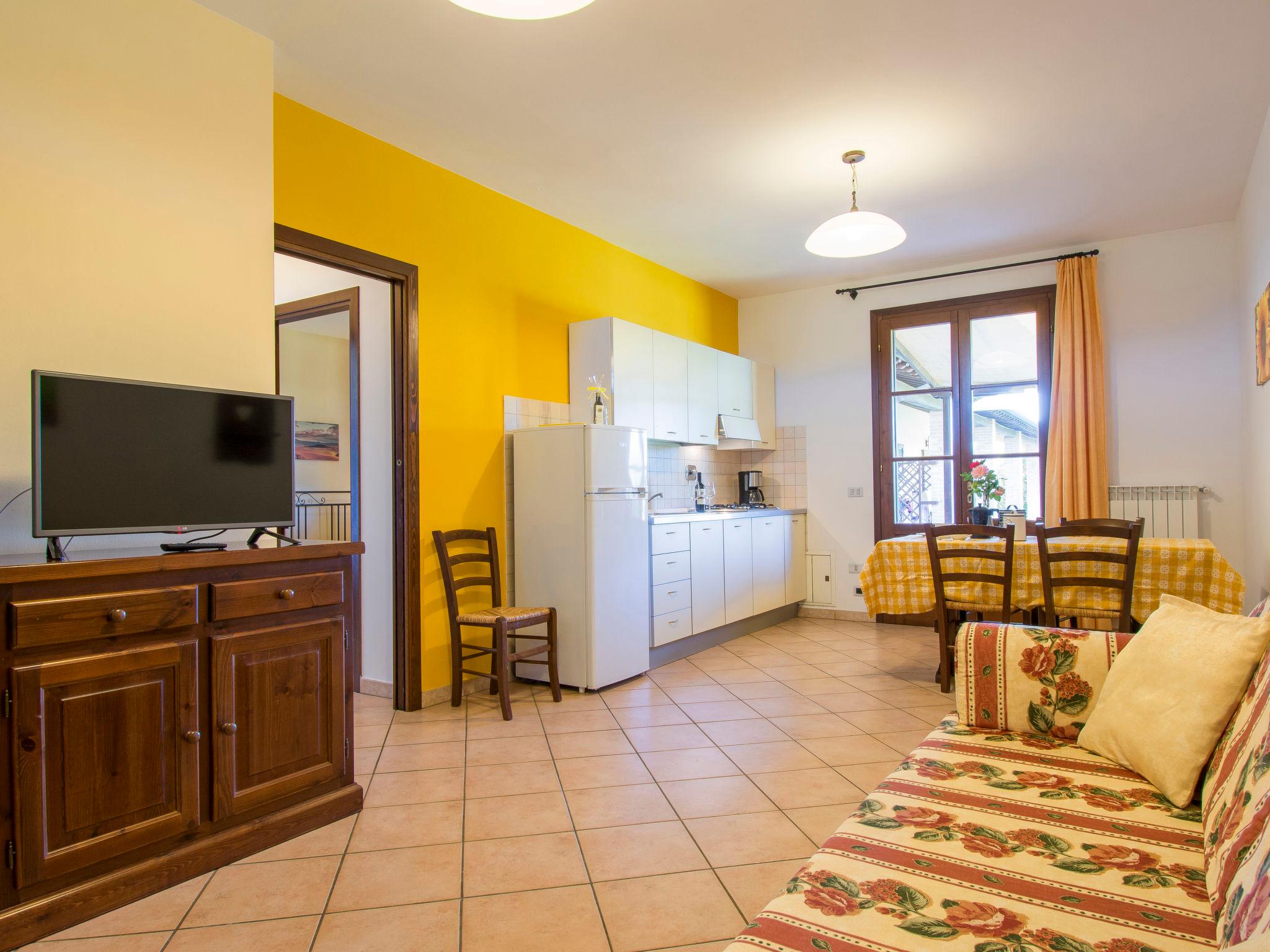 Photo 6 - 2 bedroom Apartment in Cecina with swimming pool and garden