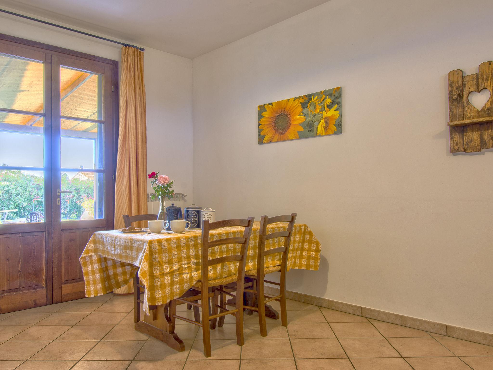 Photo 10 - 2 bedroom Apartment in Cecina with swimming pool and garden