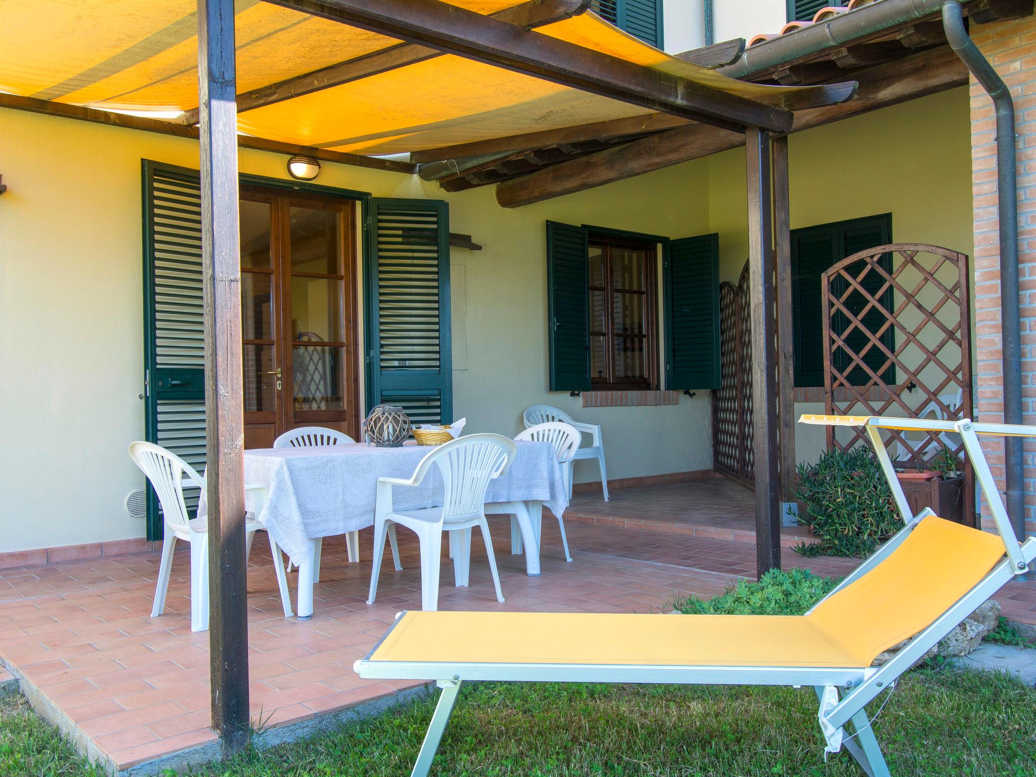 Photo 5 - Appartement de 2 chambres à Cecina avec piscine et jardin