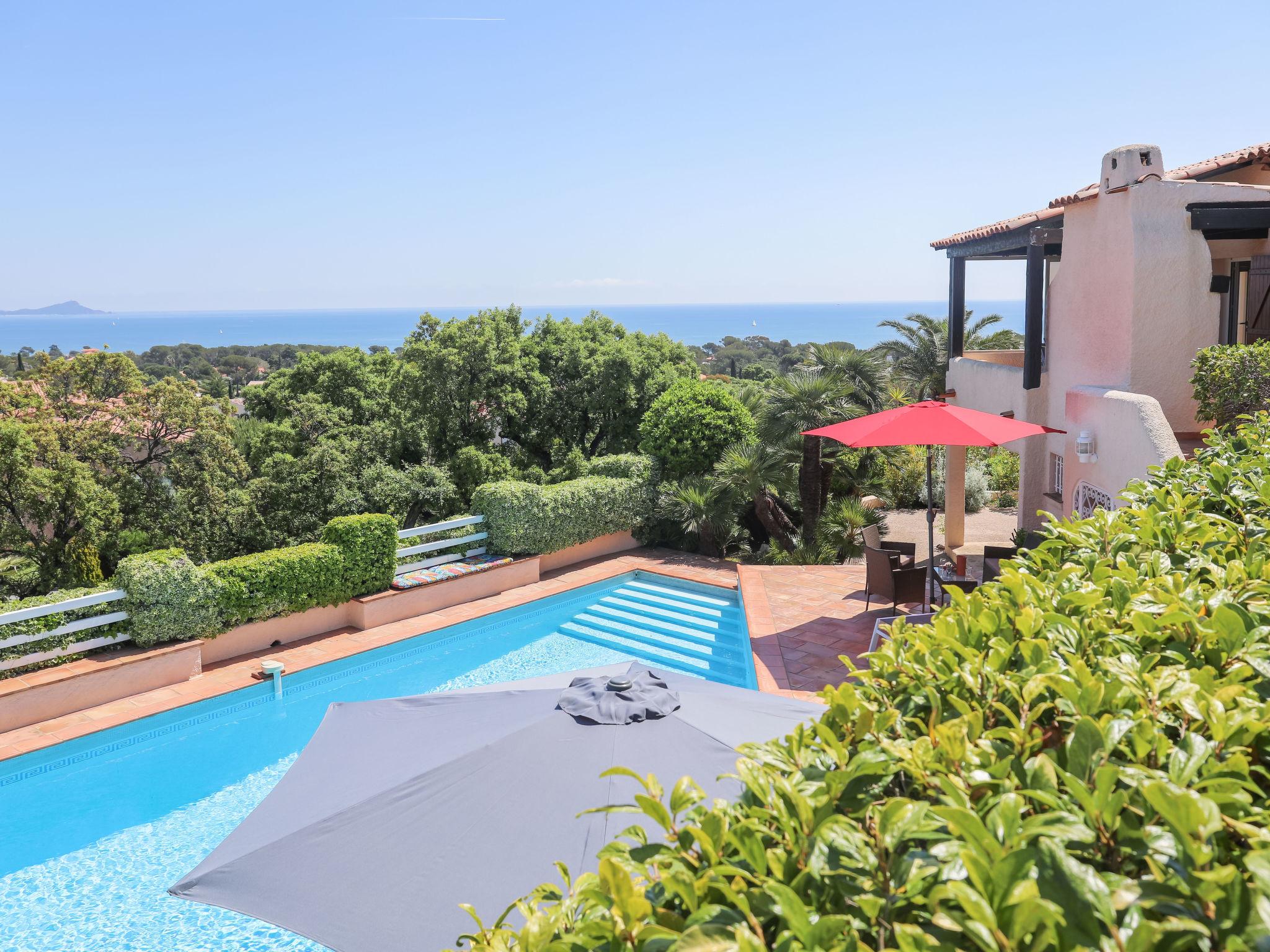 Photo 2 - 4 bedroom House in Fréjus with private pool and sea view