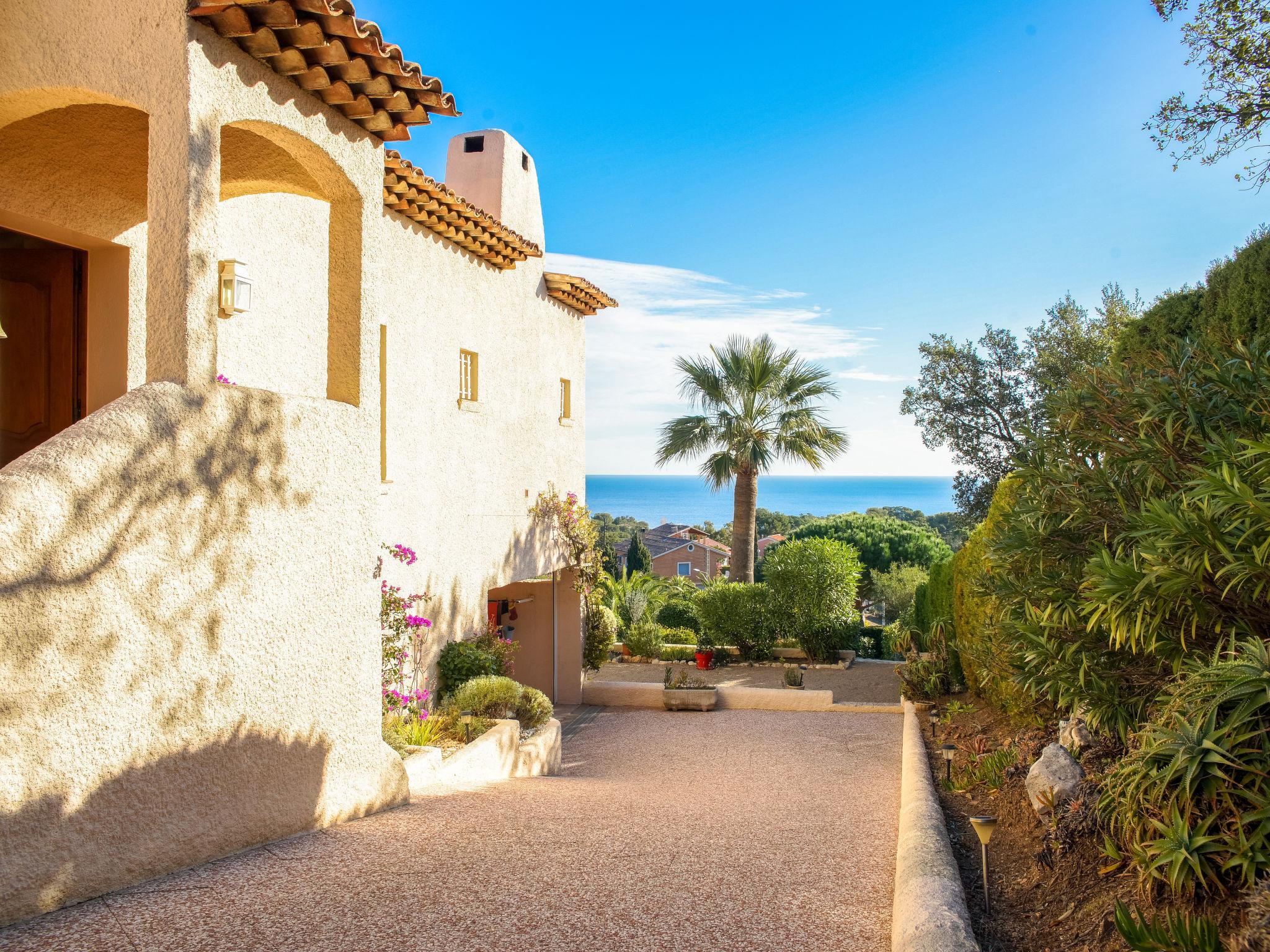 Foto 31 - Casa de 4 quartos em Fréjus com piscina privada e jardim