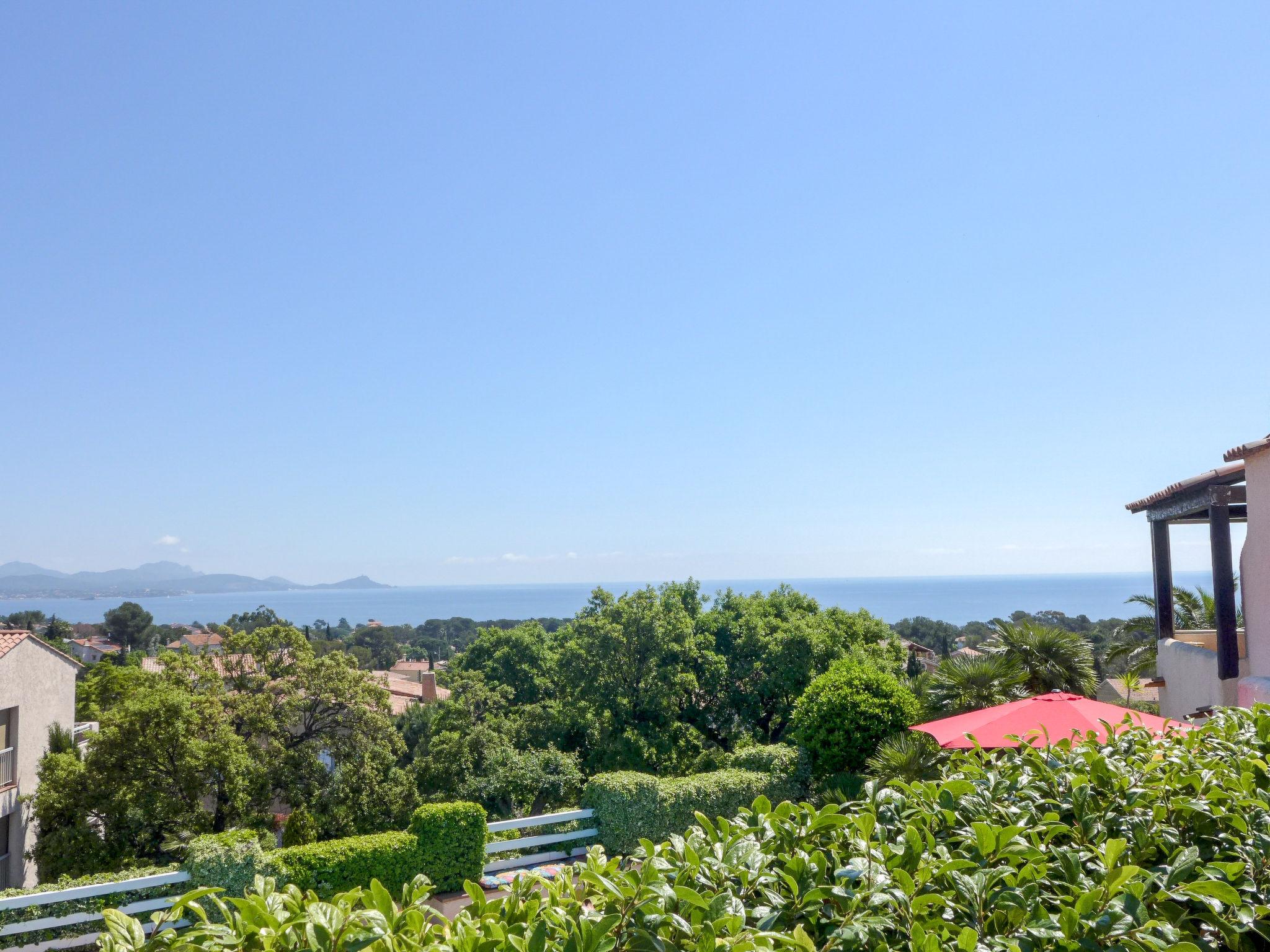 Foto 29 - Casa con 4 camere da letto a Fréjus con piscina privata e vista mare