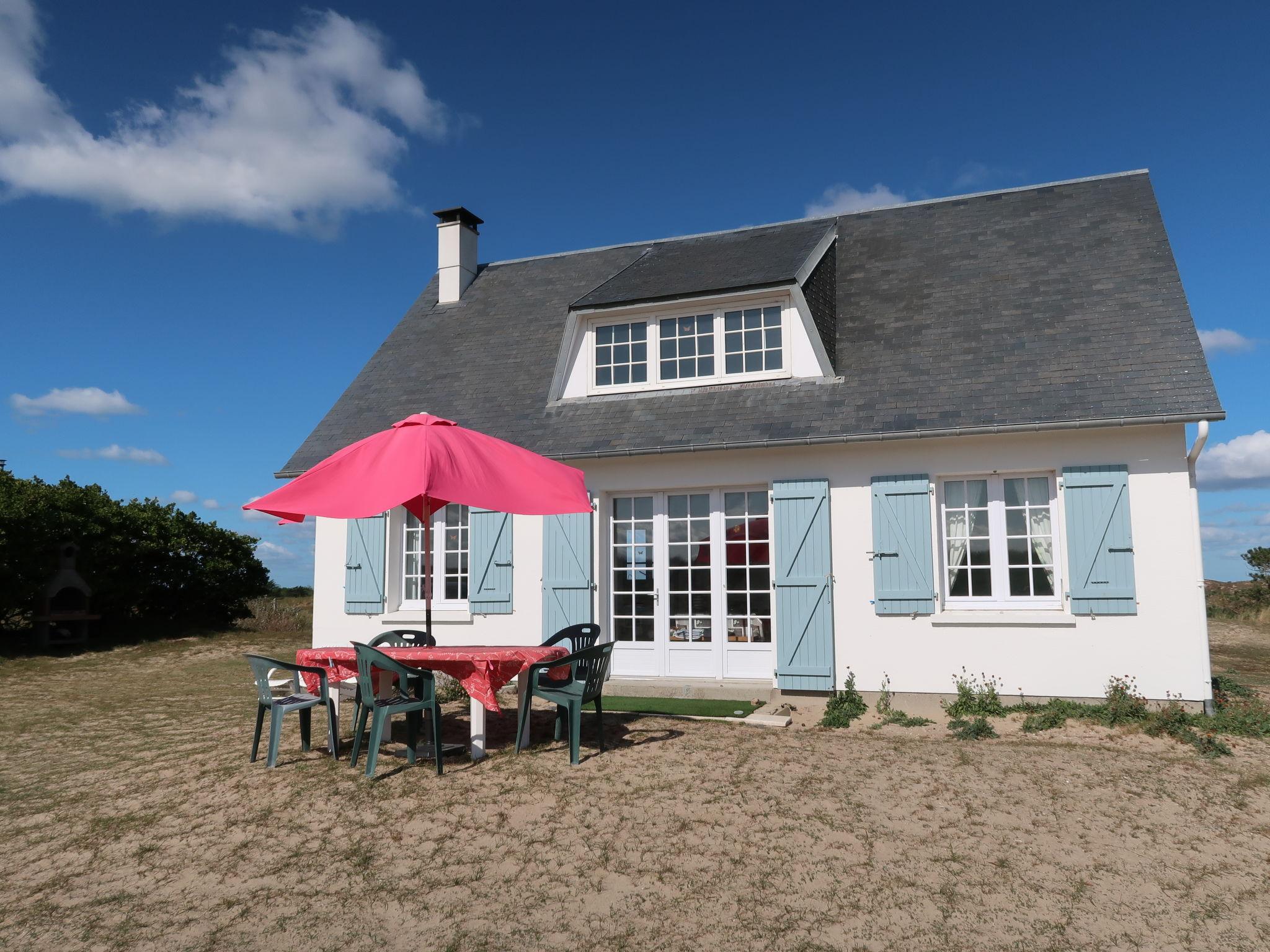 Foto 1 - Haus mit 3 Schlafzimmern in Saint-Germain-sur-Ay mit garten und blick aufs meer