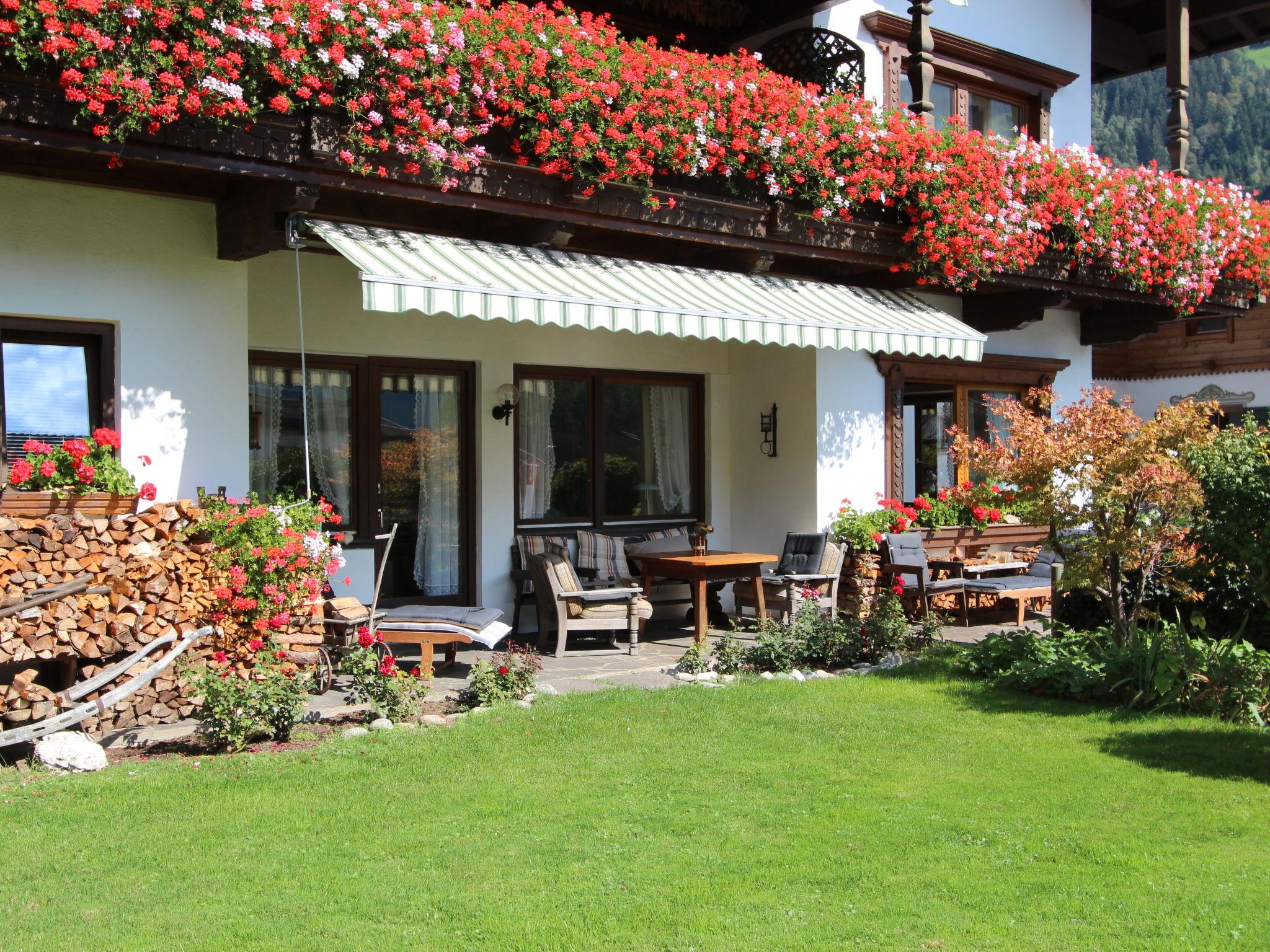 Foto 5 - Apartamento de 1 habitación en Aschau im Zillertal con jardín y vistas a la montaña