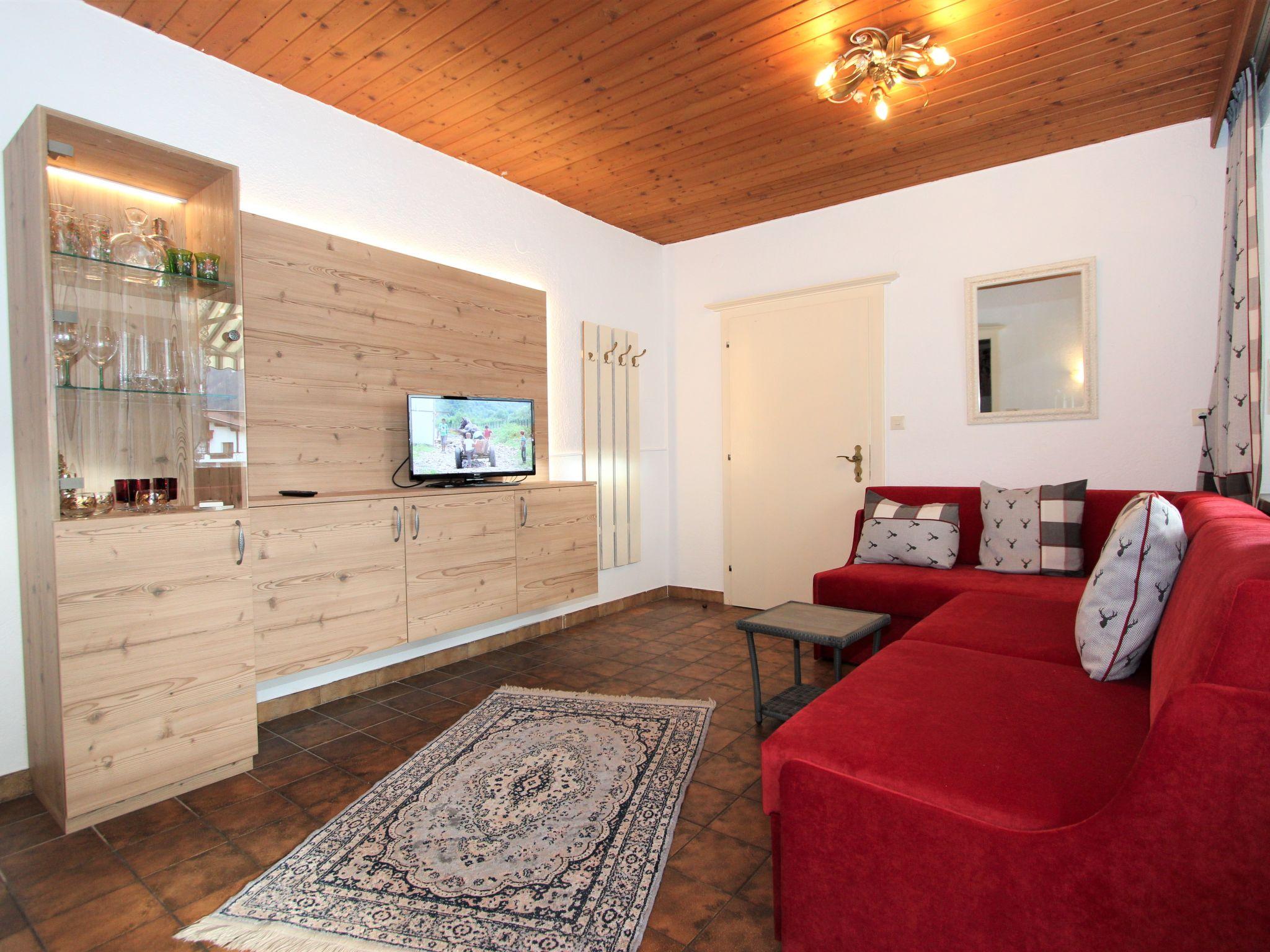 Foto 3 - Appartamento con 1 camera da letto a Aschau im Zillertal con giardino e vista sulle montagne