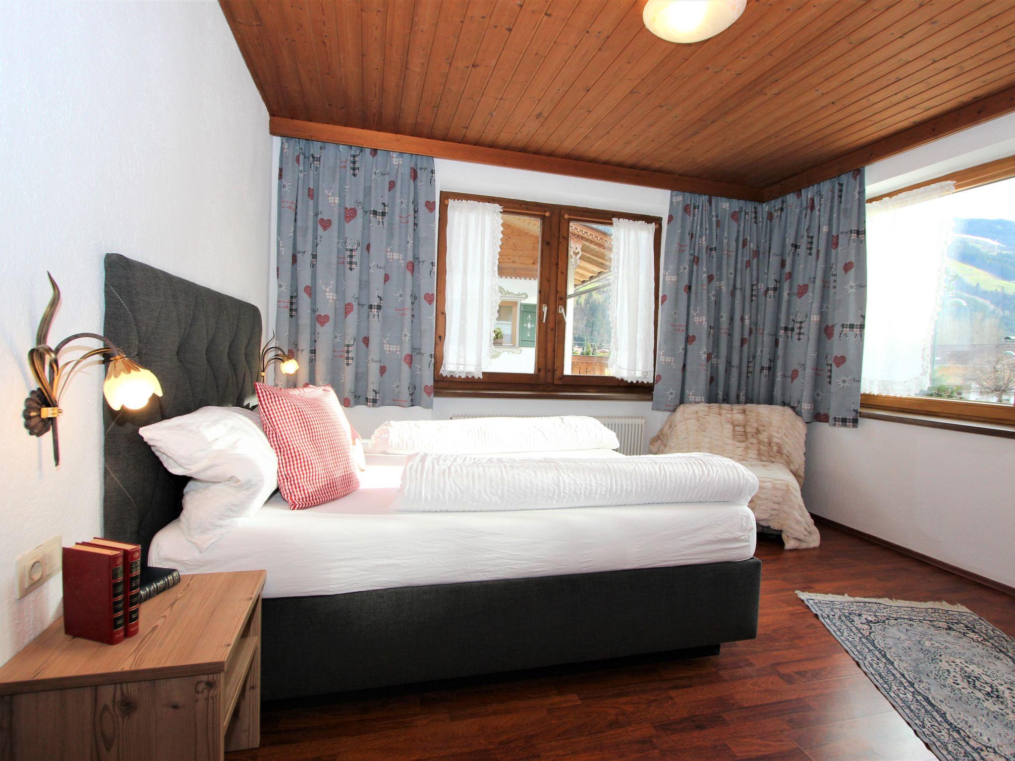 Foto 16 - Appartamento con 1 camera da letto a Aschau im Zillertal con giardino e vista sulle montagne