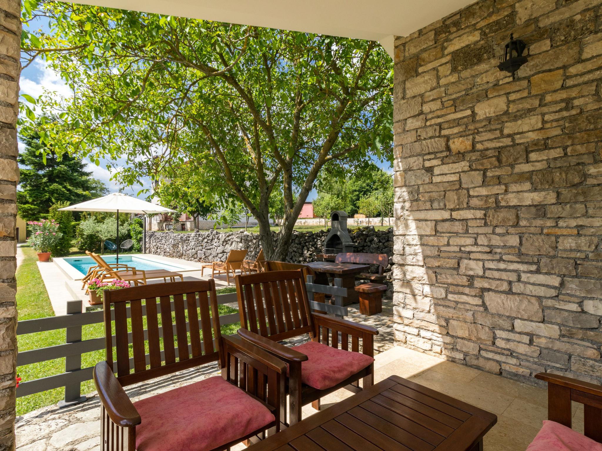 Photo 9 - Maison de 2 chambres à Pazin avec piscine privée et jardin