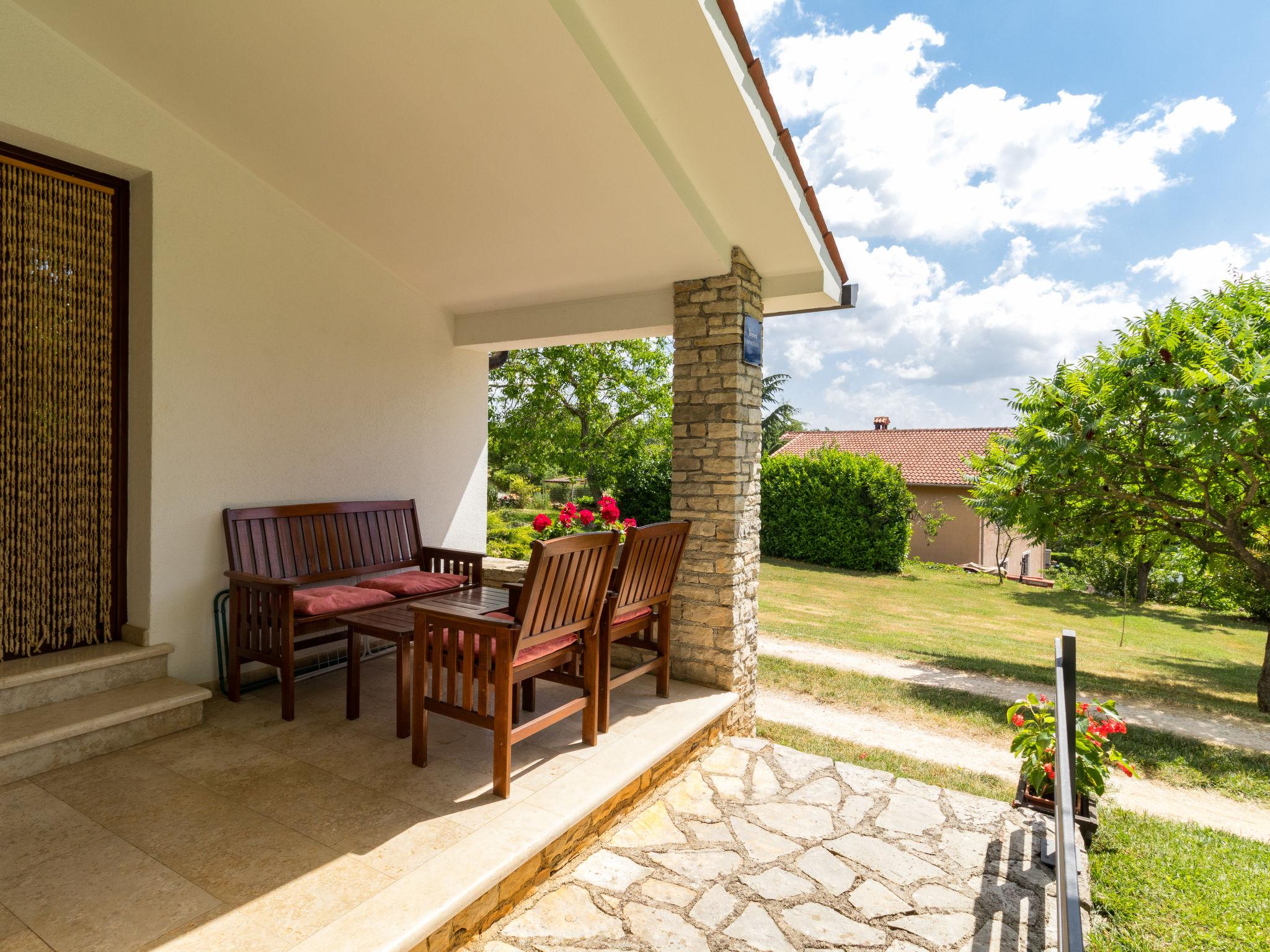 Photo 14 - Maison de 2 chambres à Pazin avec piscine privée et jardin