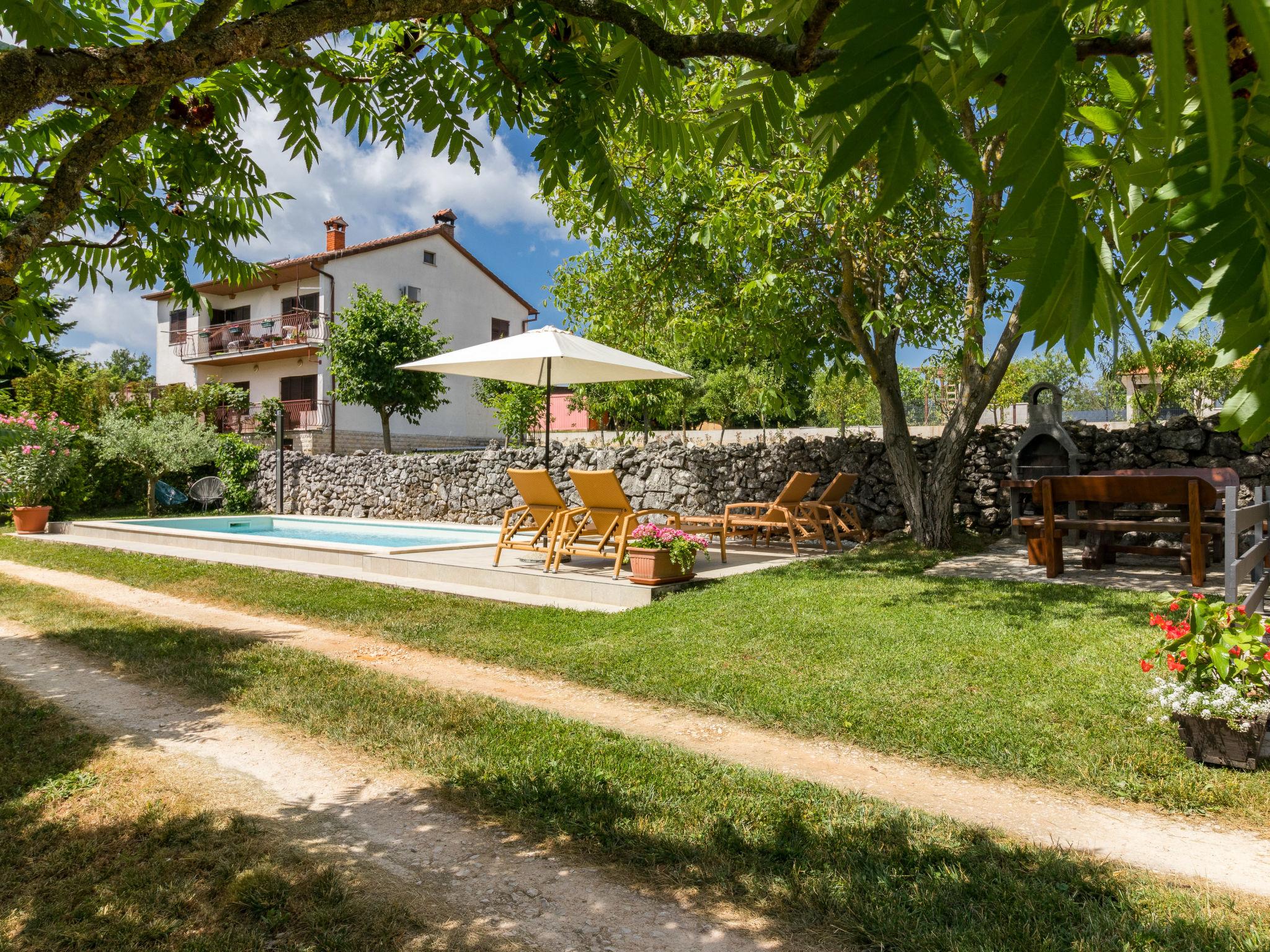 Foto 16 - Casa con 2 camere da letto a Pazin con piscina privata e giardino