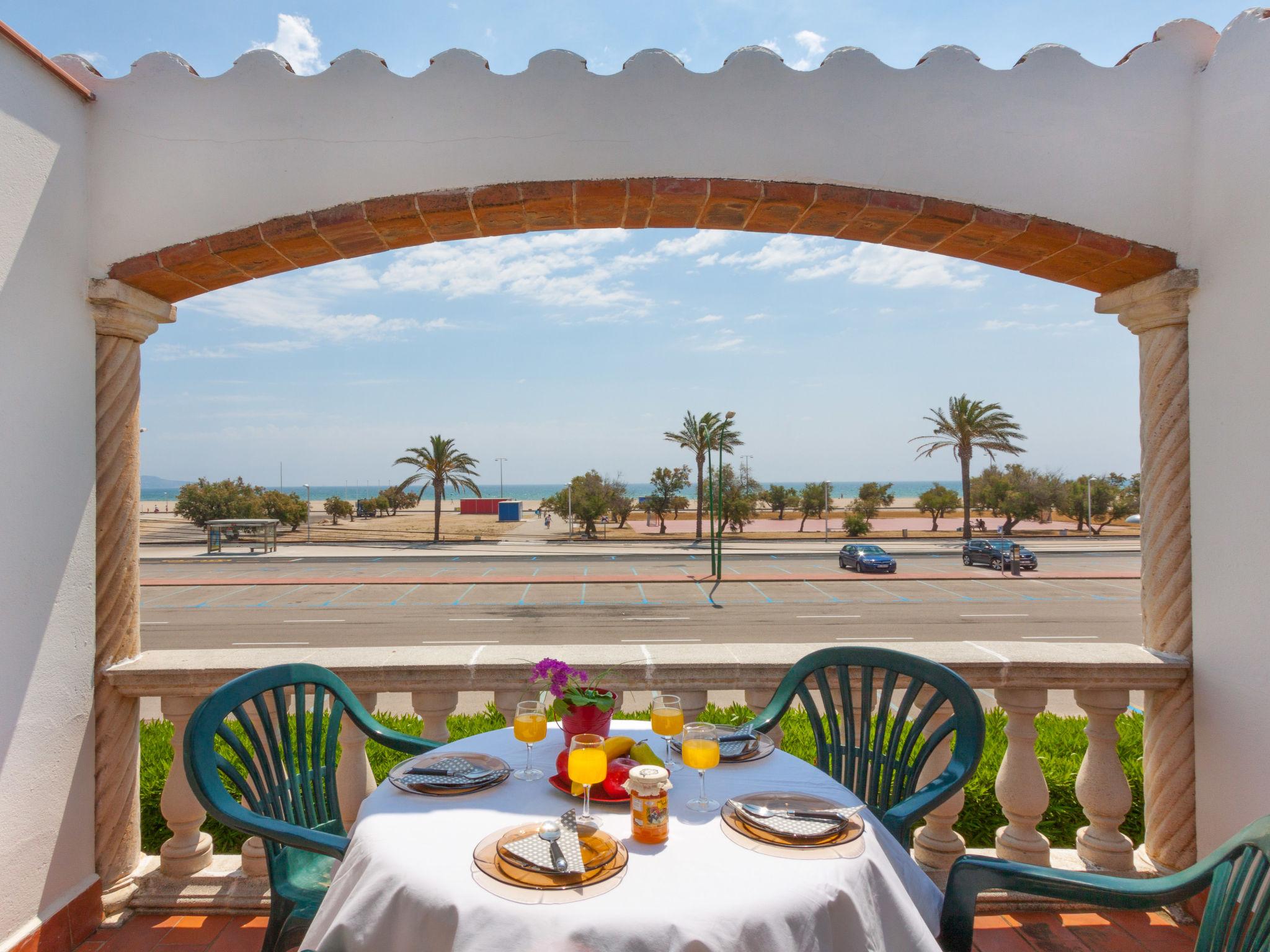 Foto 1 - Appartamento con 1 camera da letto a Castelló d'Empúries con vista mare