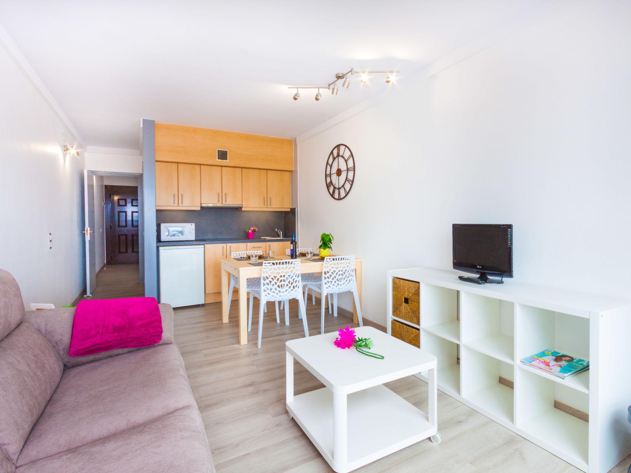 Foto 7 - Apartment mit 1 Schlafzimmer in Castelló d'Empúries mit blick aufs meer