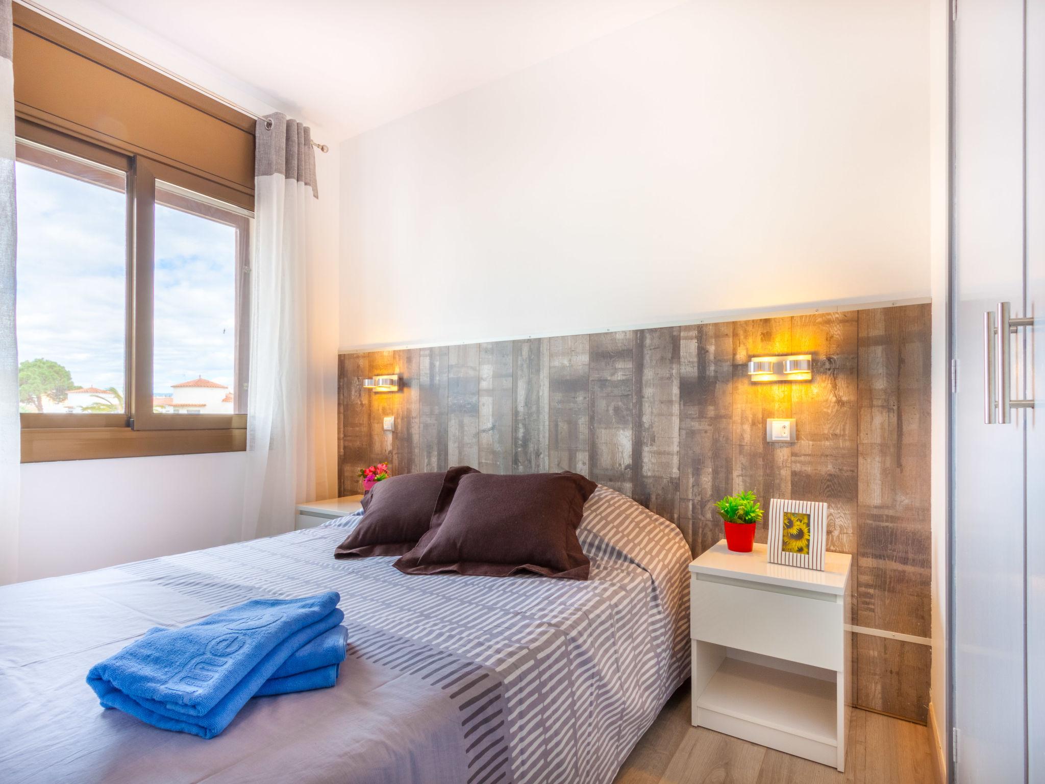 Foto 4 - Appartamento con 1 camera da letto a Castelló d'Empúries con vista mare