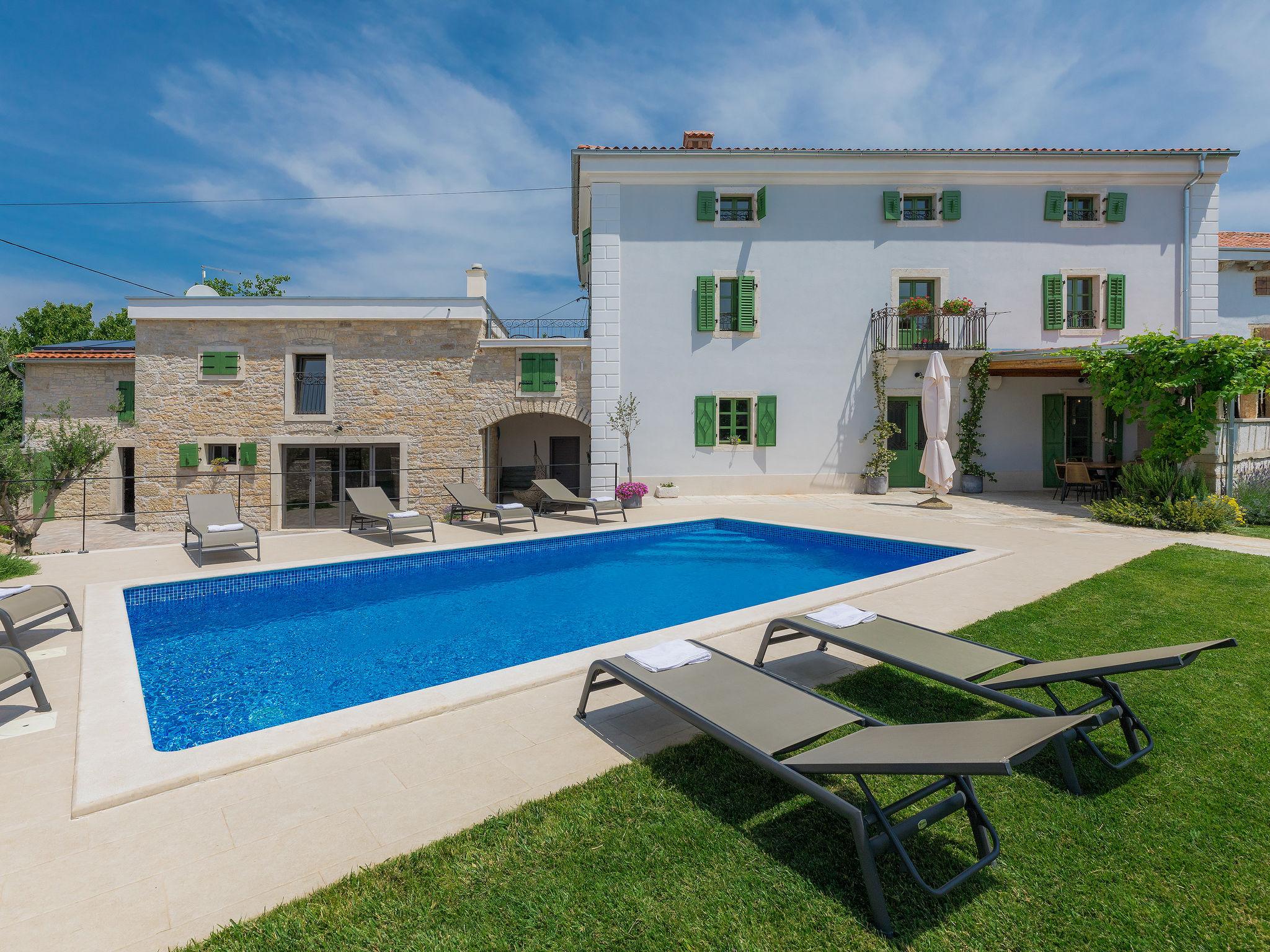 Photo 9 - Maison de 4 chambres à Višnjan avec piscine privée et vues à la mer