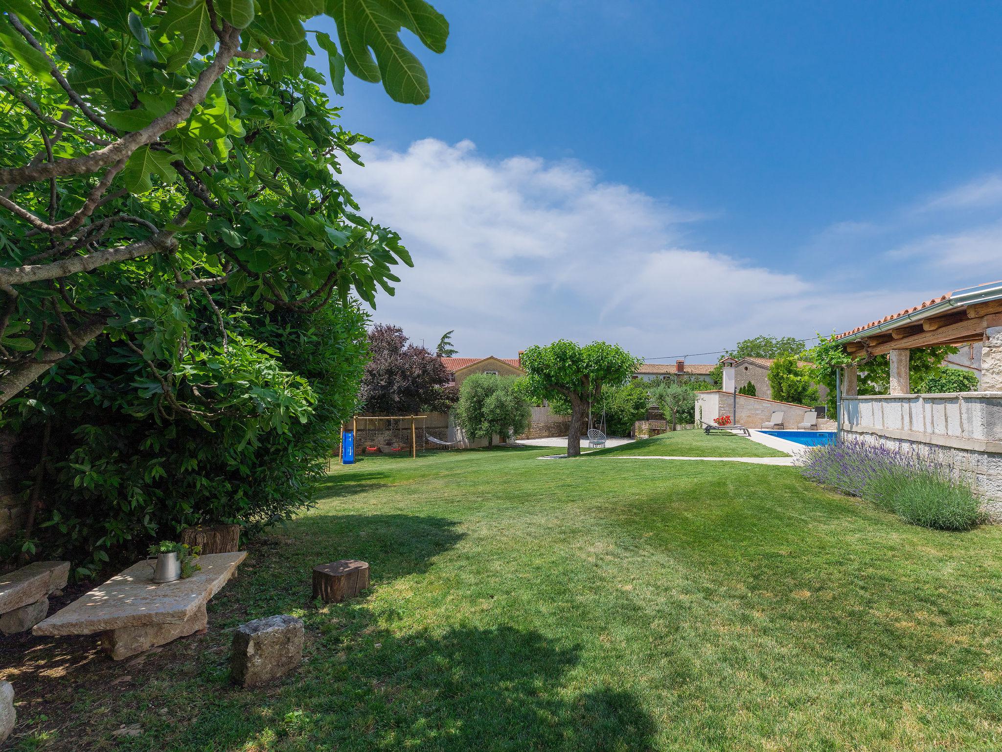 Photo 36 - Maison de 4 chambres à Višnjan avec piscine privée et vues à la mer