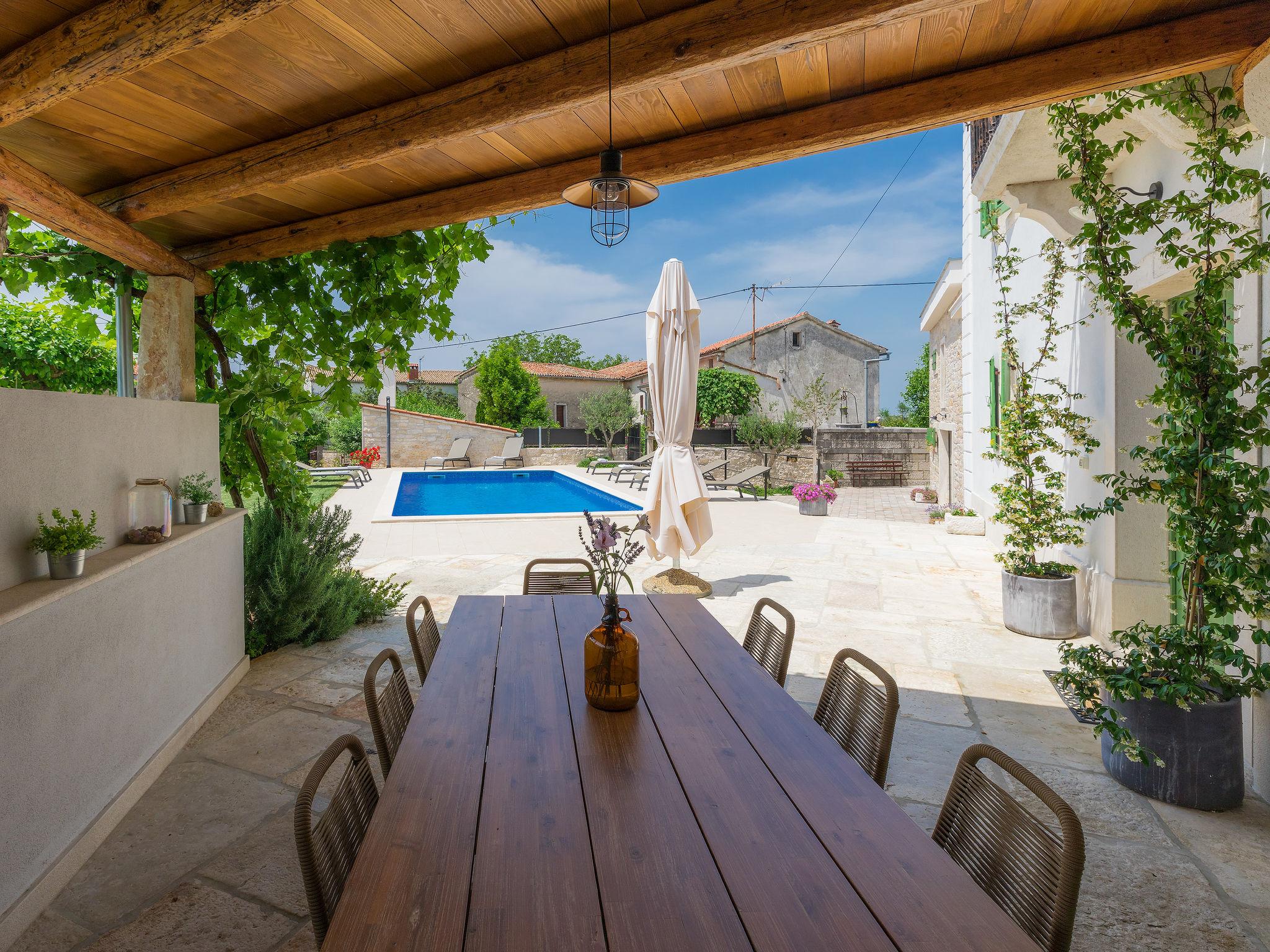 Photo 6 - Maison de 4 chambres à Višnjan avec piscine privée et vues à la mer