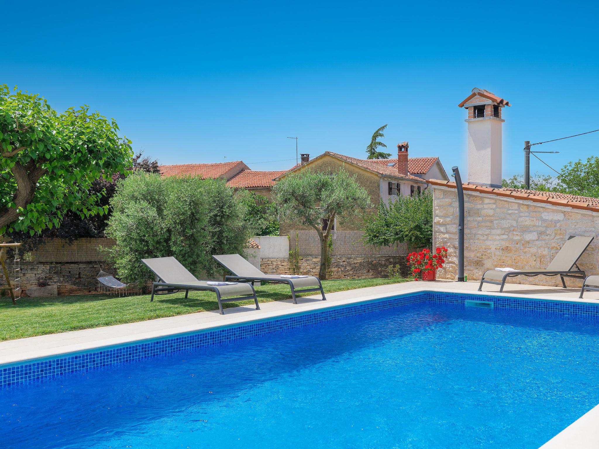 Foto 35 - Casa con 4 camere da letto a Višnjan con piscina privata e vista mare