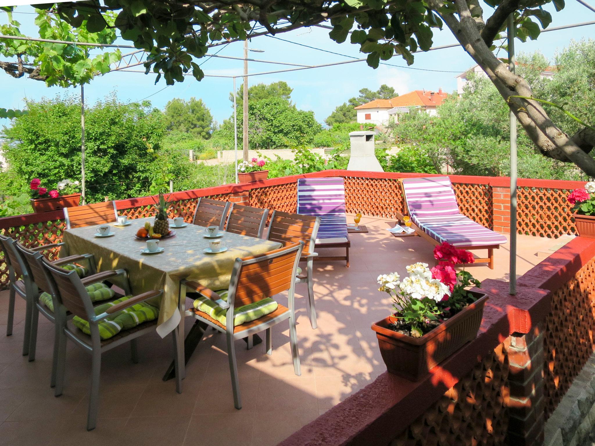 Photo 2 - Maison de 4 chambres à Preko avec jardin et vues à la mer