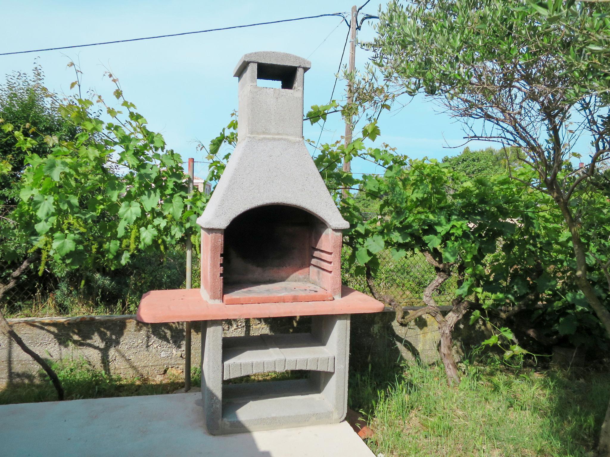 Photo 17 - Maison de 4 chambres à Preko avec jardin et terrasse