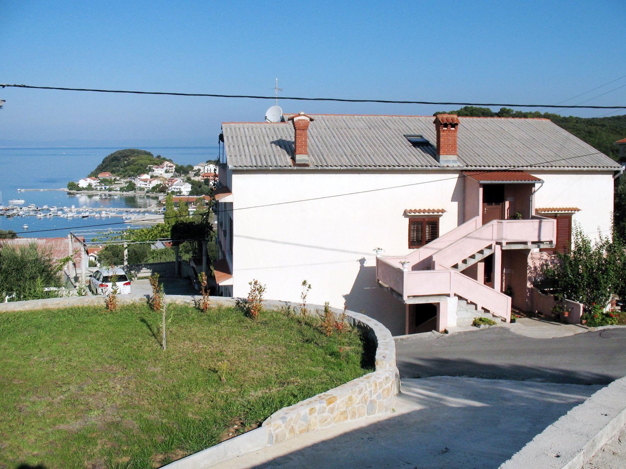 Photo 16 - Appartement de 4 chambres à Rab avec terrasse et vues à la mer
