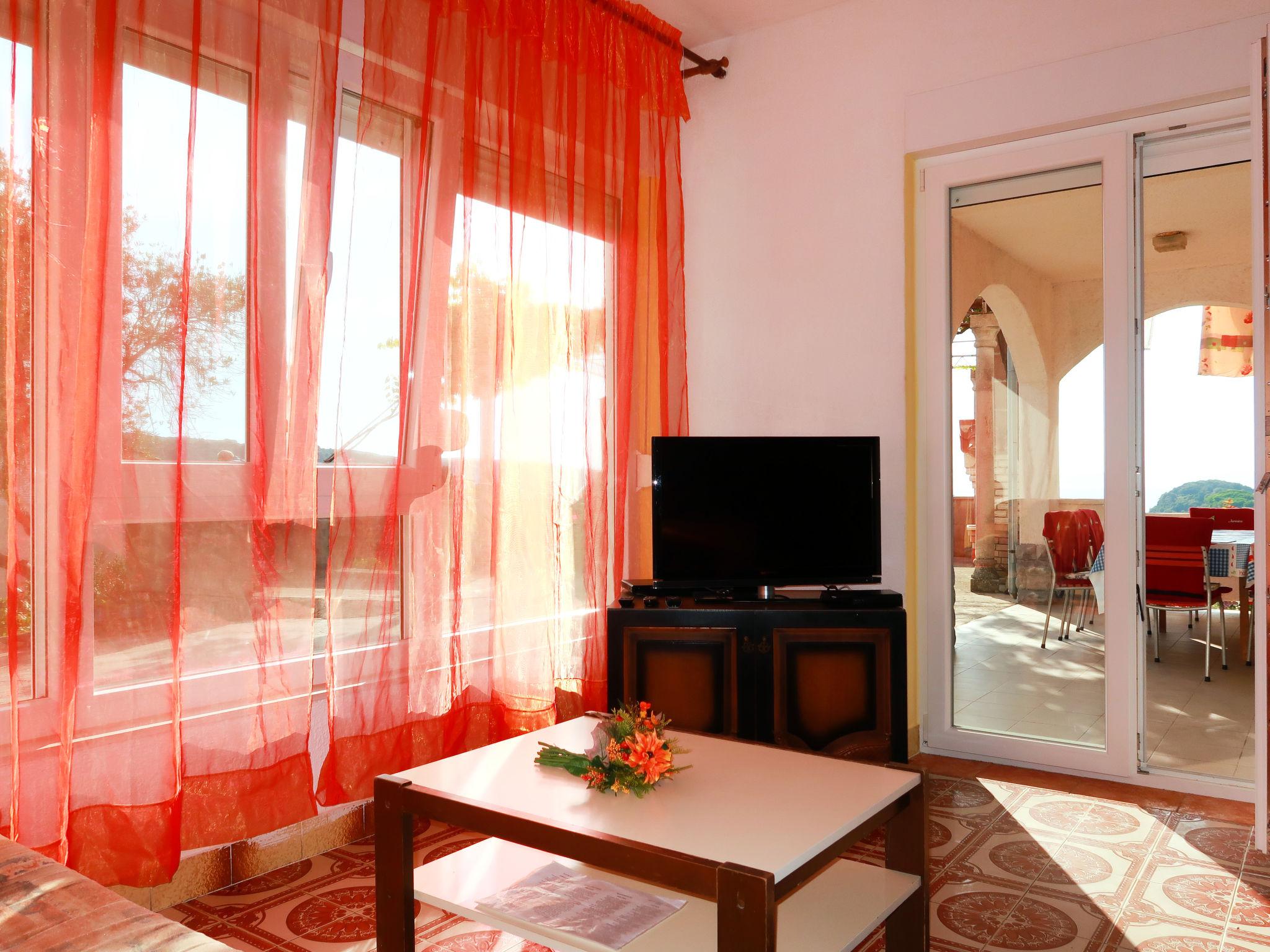 Photo 5 - 4 bedroom Apartment in Rab with terrace and sea view