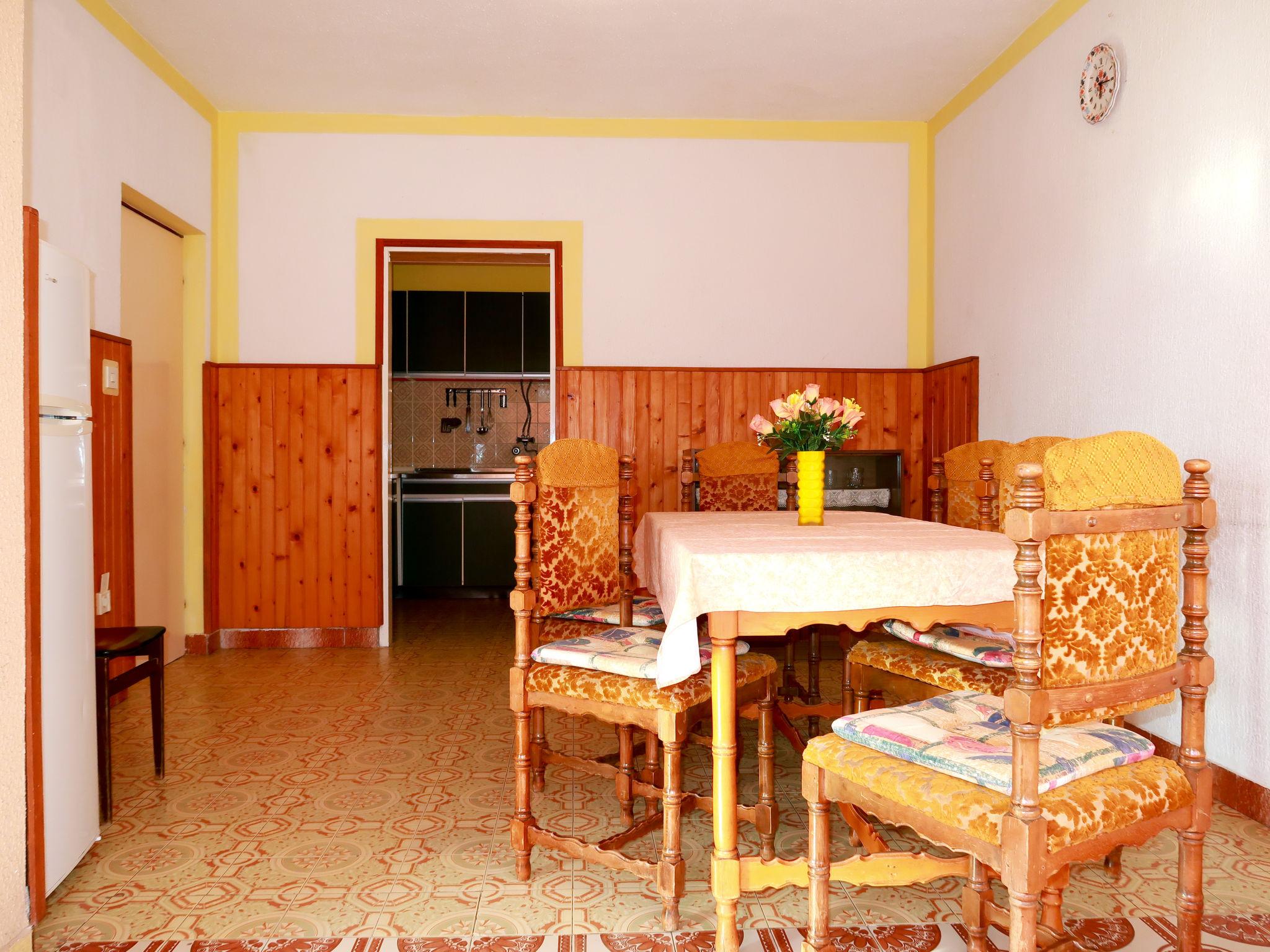 Photo 3 - 4 bedroom Apartment in Rab with garden and terrace