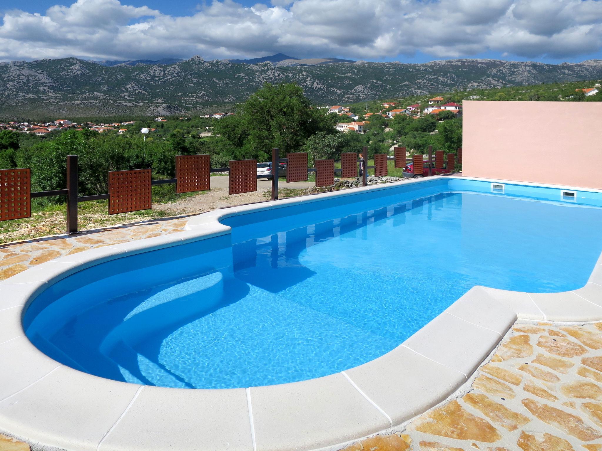 Foto 23 - Casa de 4 quartos em Jasenice com piscina privada e jardim