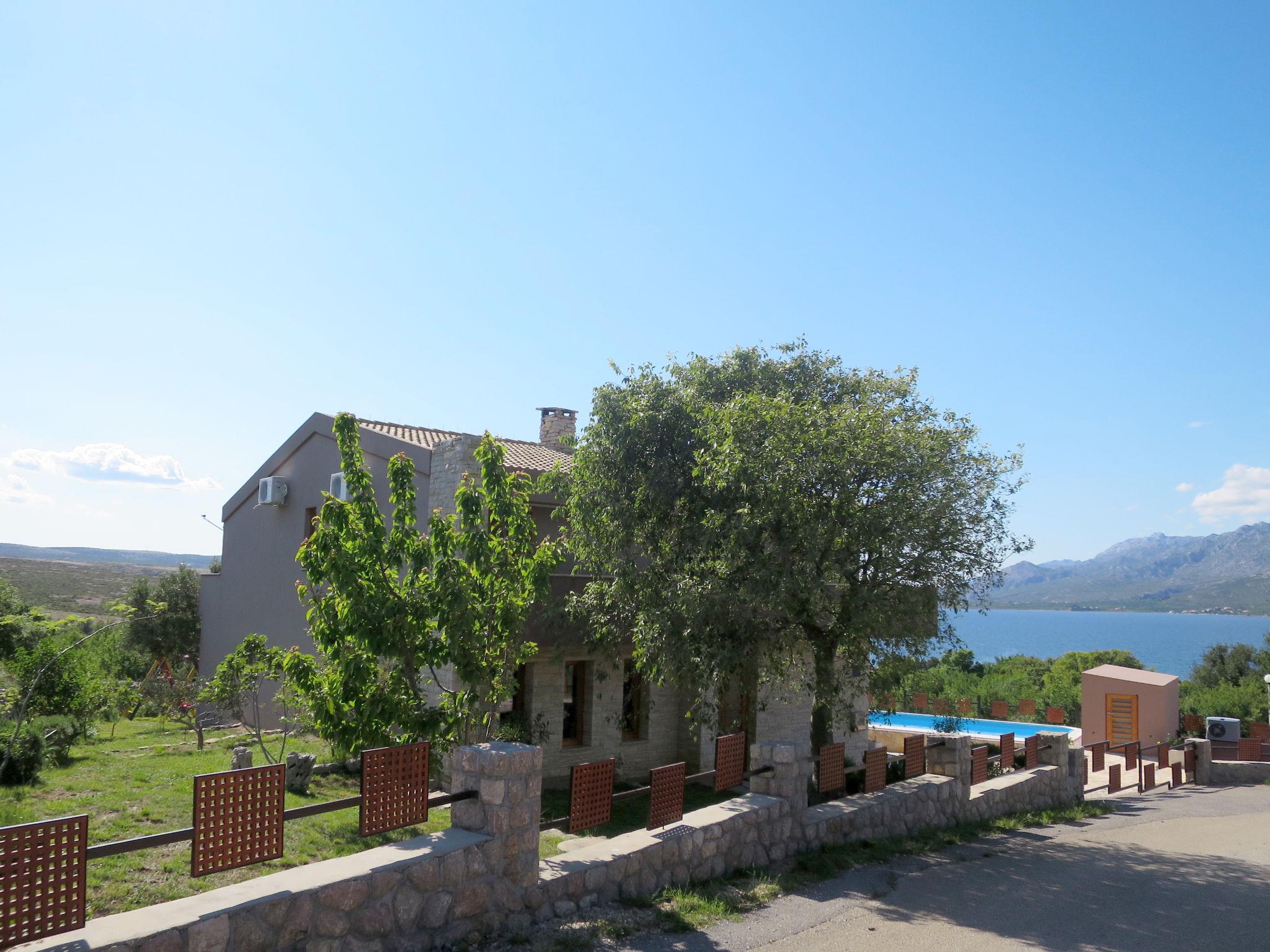 Photo 2 - Maison de 4 chambres à Jasenice avec piscine privée et vues à la mer