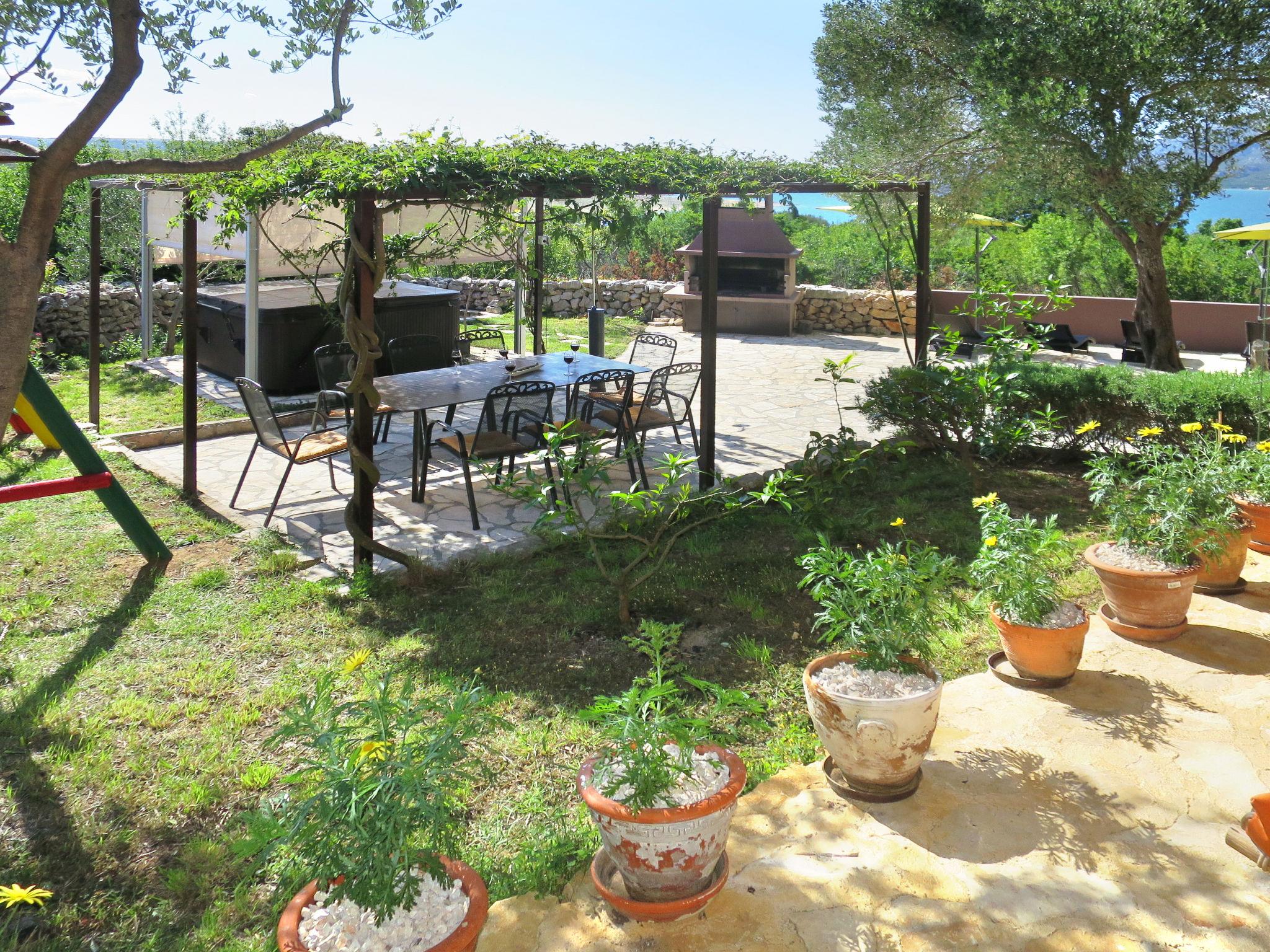 Photo 28 - Maison de 4 chambres à Jasenice avec piscine privée et vues à la mer