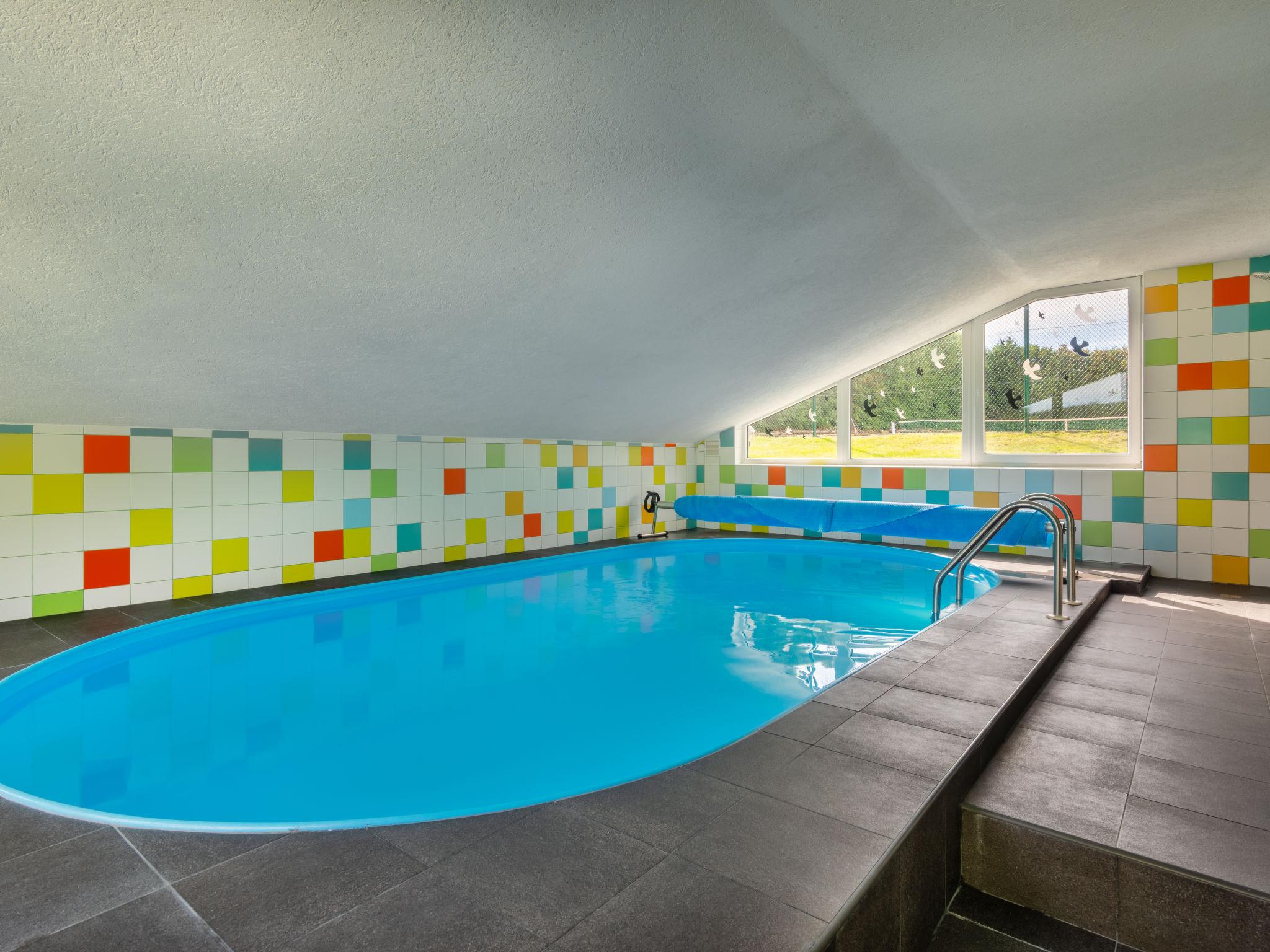Foto 2 - Casa de 4 quartos em Předslav com piscina privada e jardim